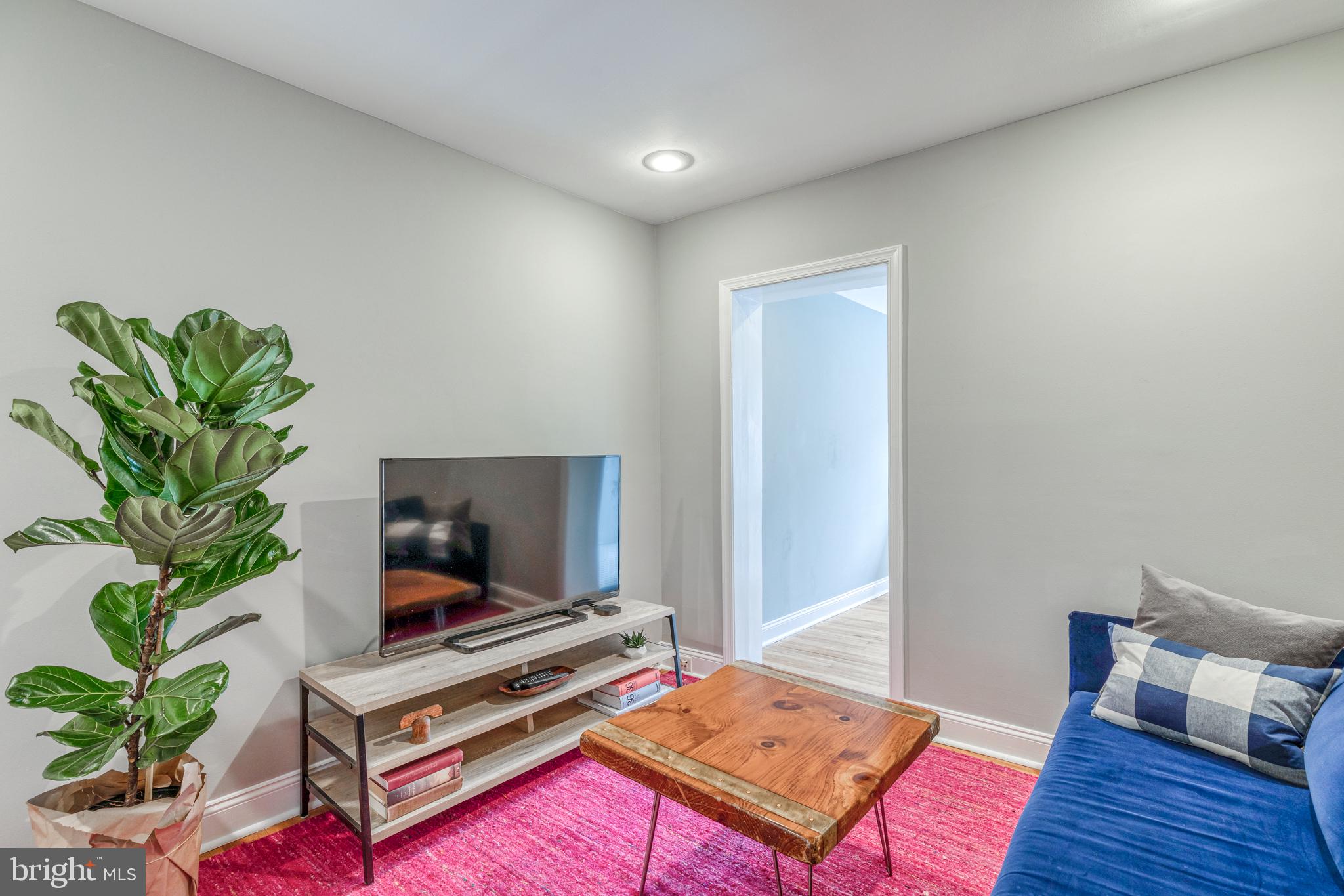 QUEEN VILLAGE - Residential Lease