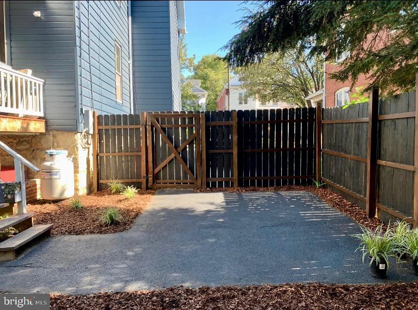 CHARLES TOWN - Residential