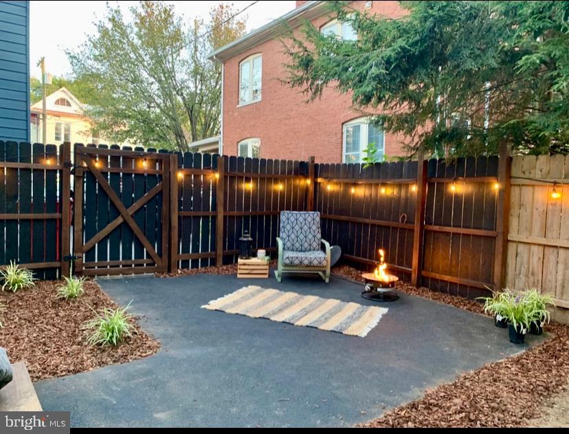 CHARLES TOWN - Residential