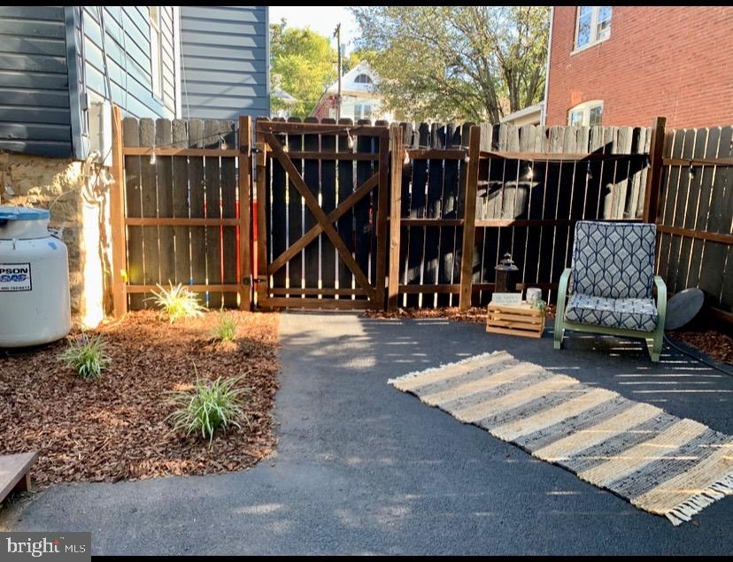 CHARLES TOWN - Residential