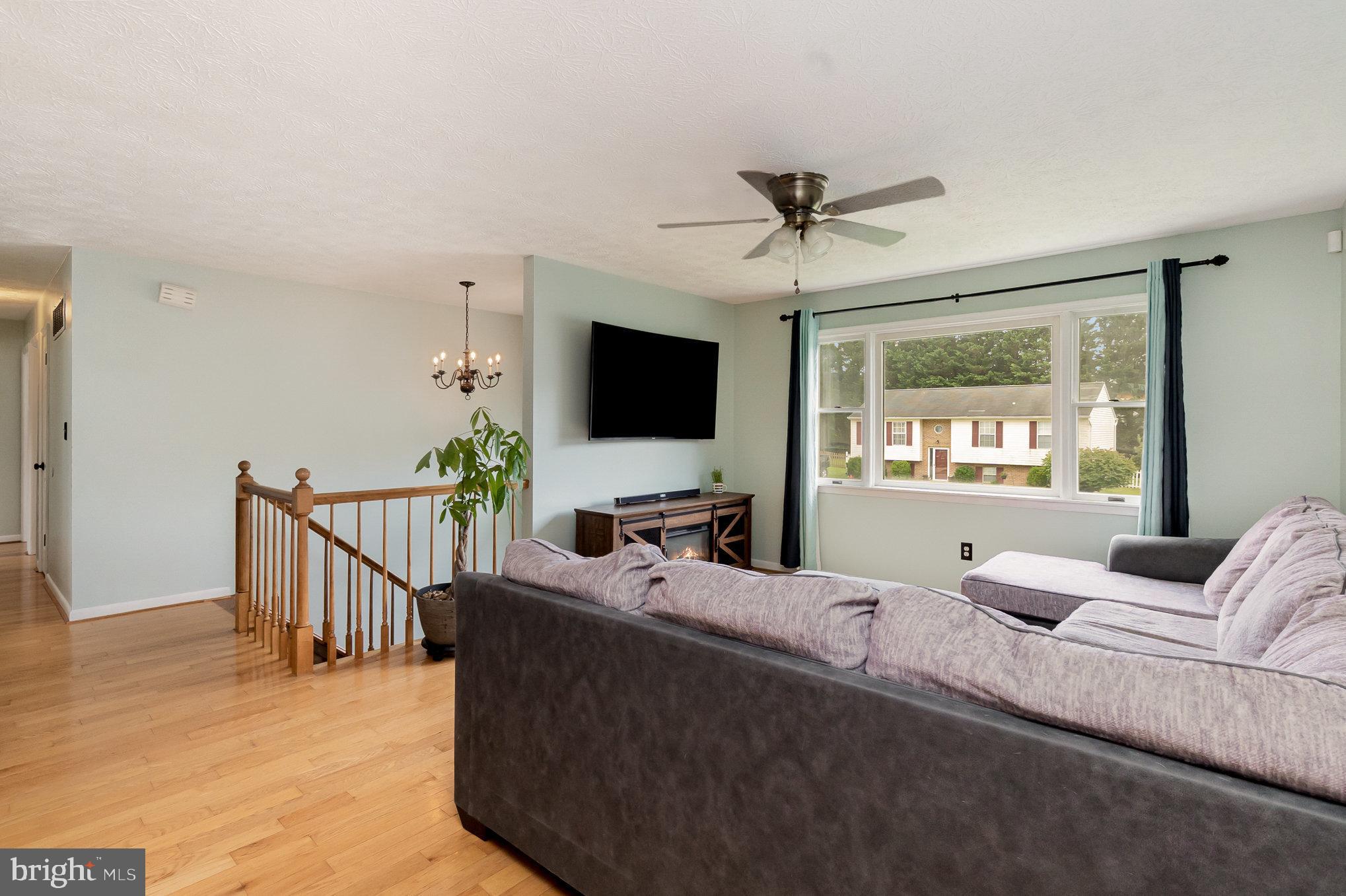 827 VAN DYKE LANE