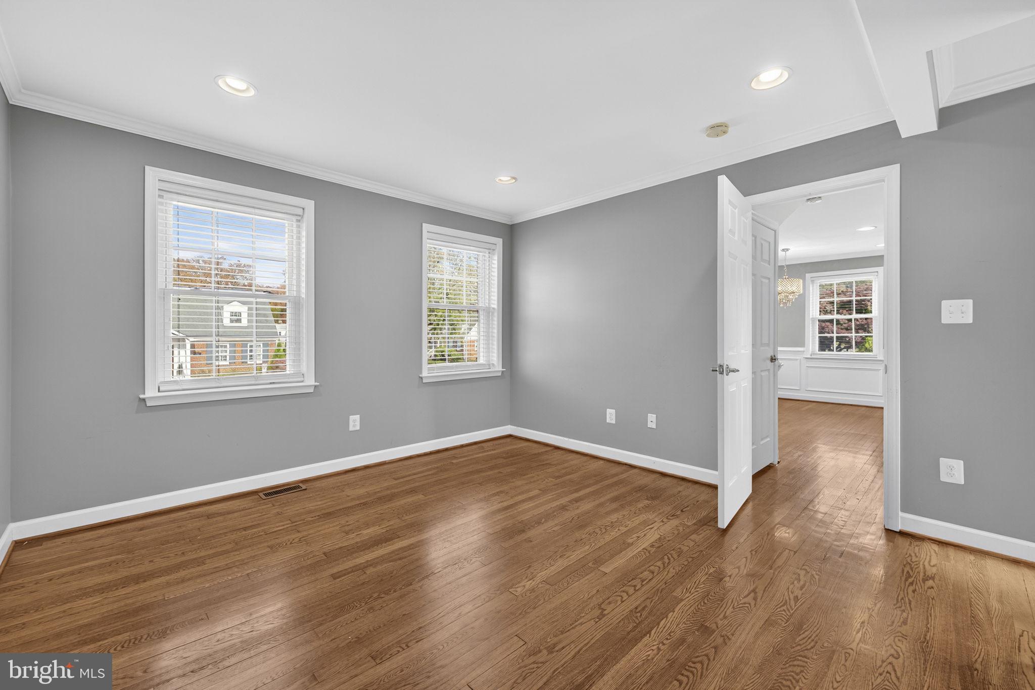 COUNTRY CLUB - Residential