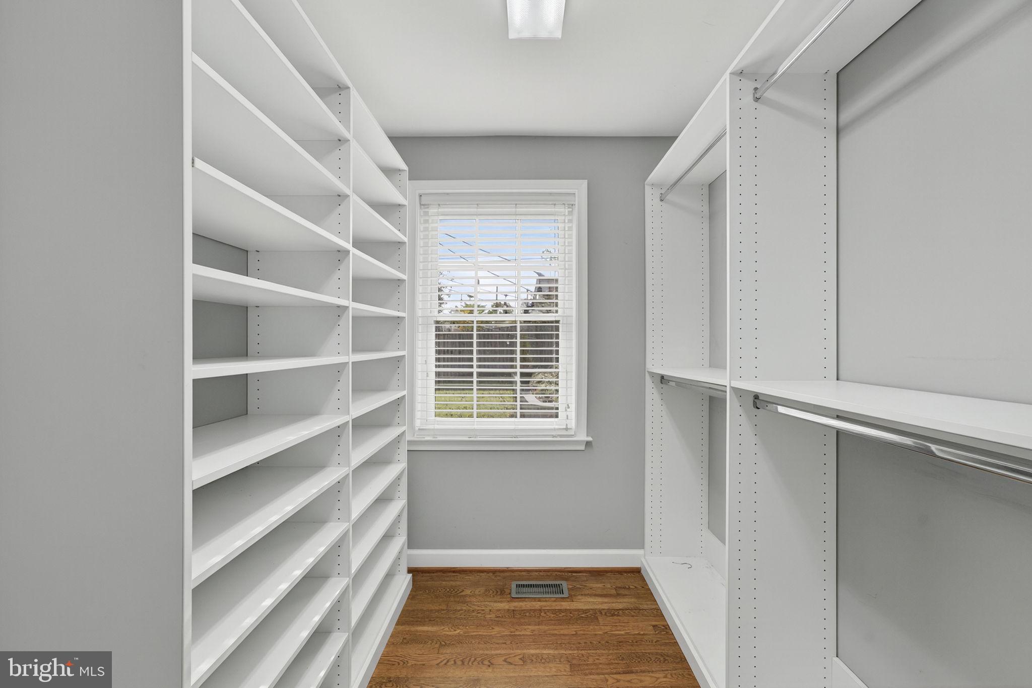 COUNTRY CLUB - Residential