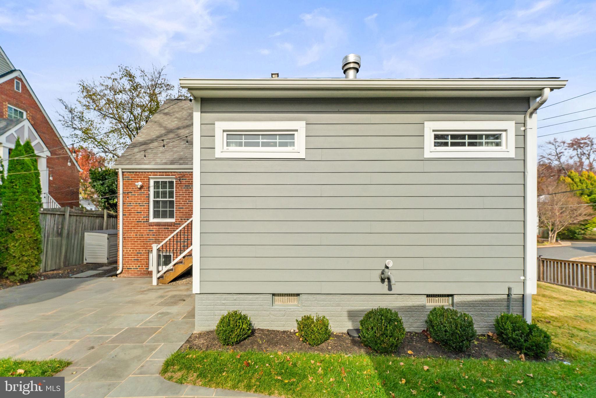 COUNTRY CLUB - Residential