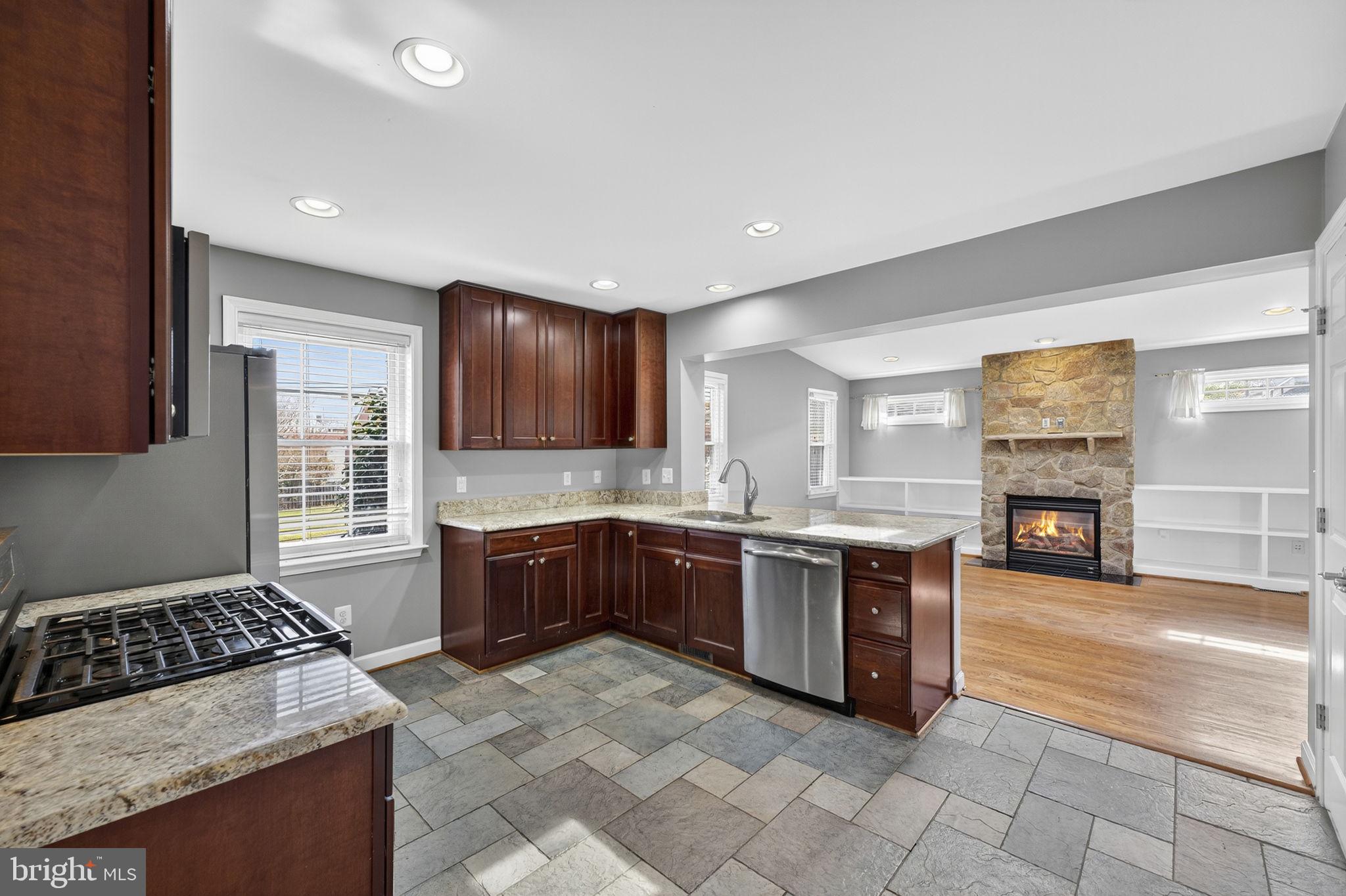 COUNTRY CLUB - Residential