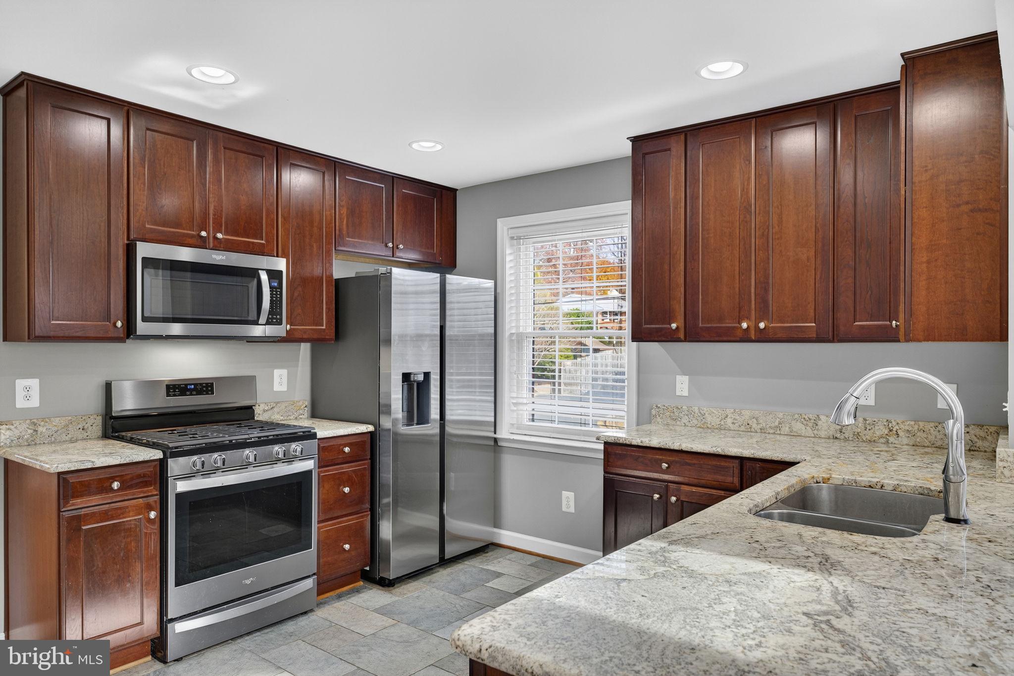 COUNTRY CLUB - Residential