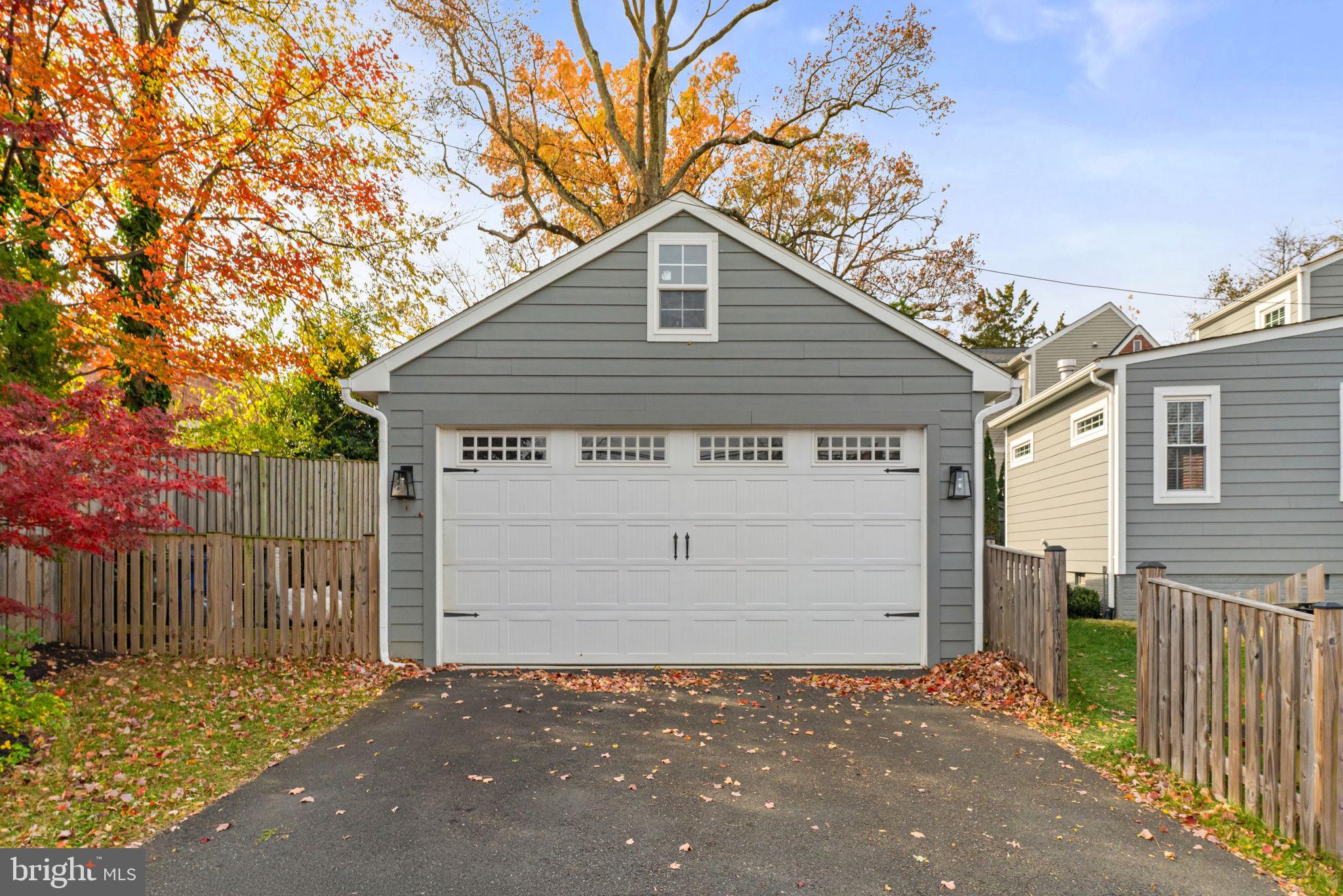 COUNTRY CLUB - Residential