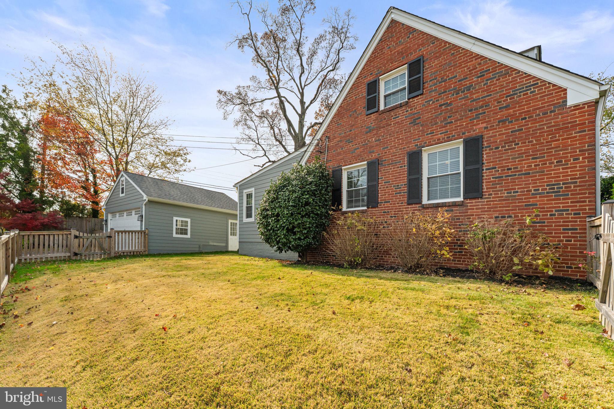 COUNTRY CLUB - Residential