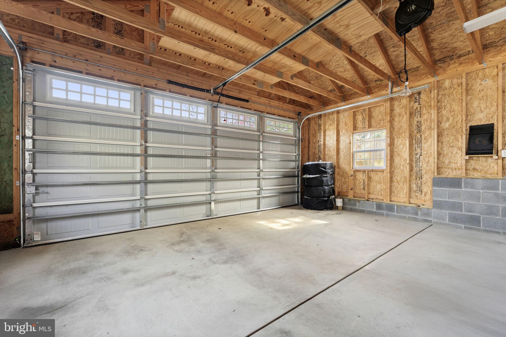 COUNTRY CLUB - Residential