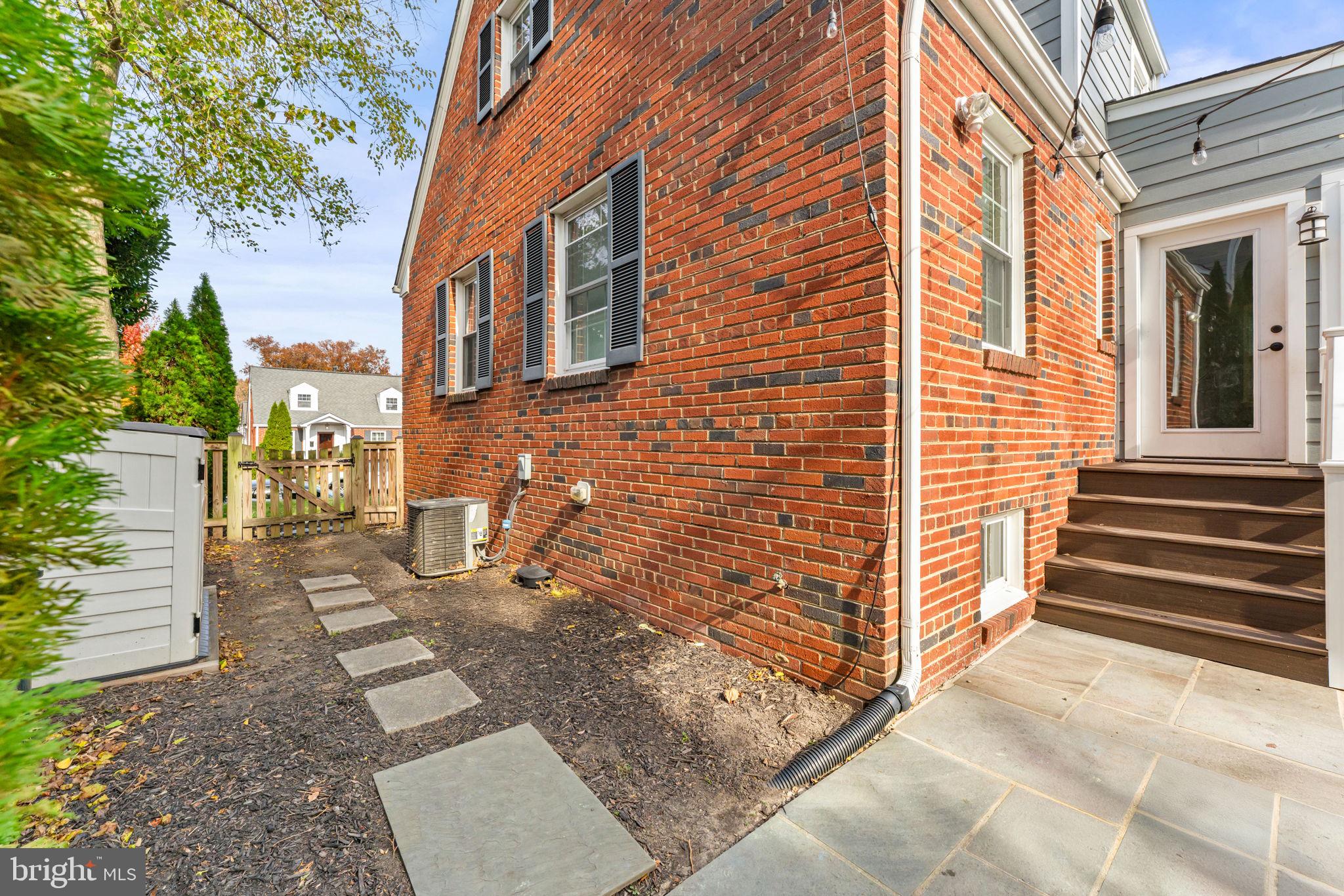 COUNTRY CLUB - Residential