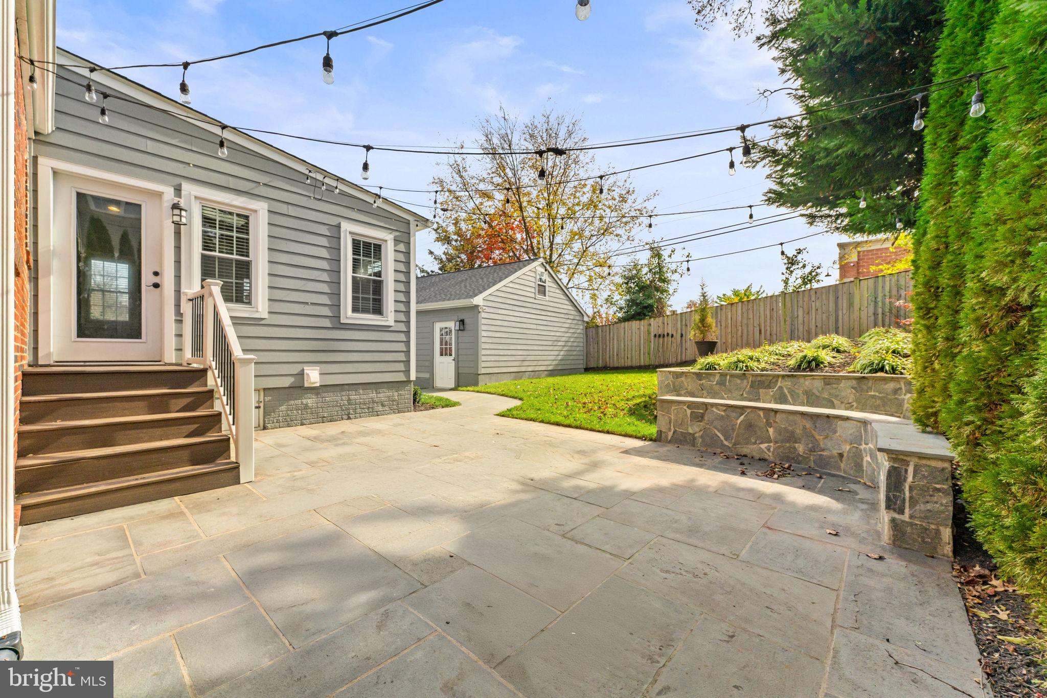 COUNTRY CLUB - Residential