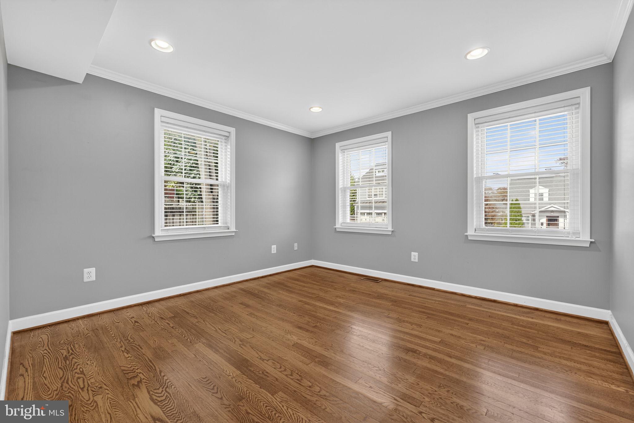 COUNTRY CLUB - Residential