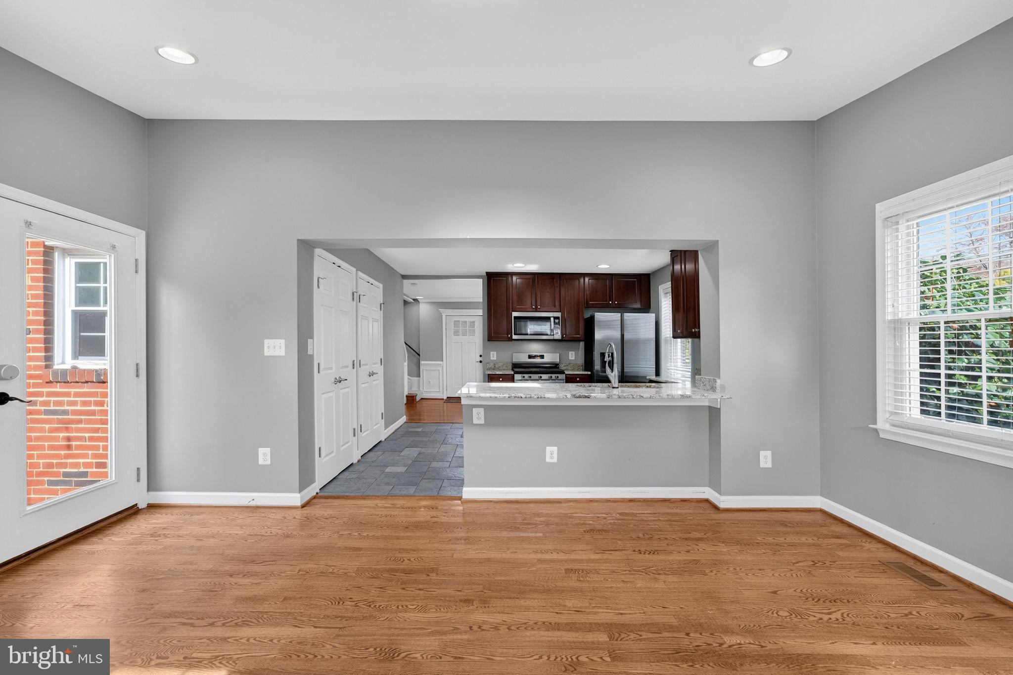 COUNTRY CLUB - Residential