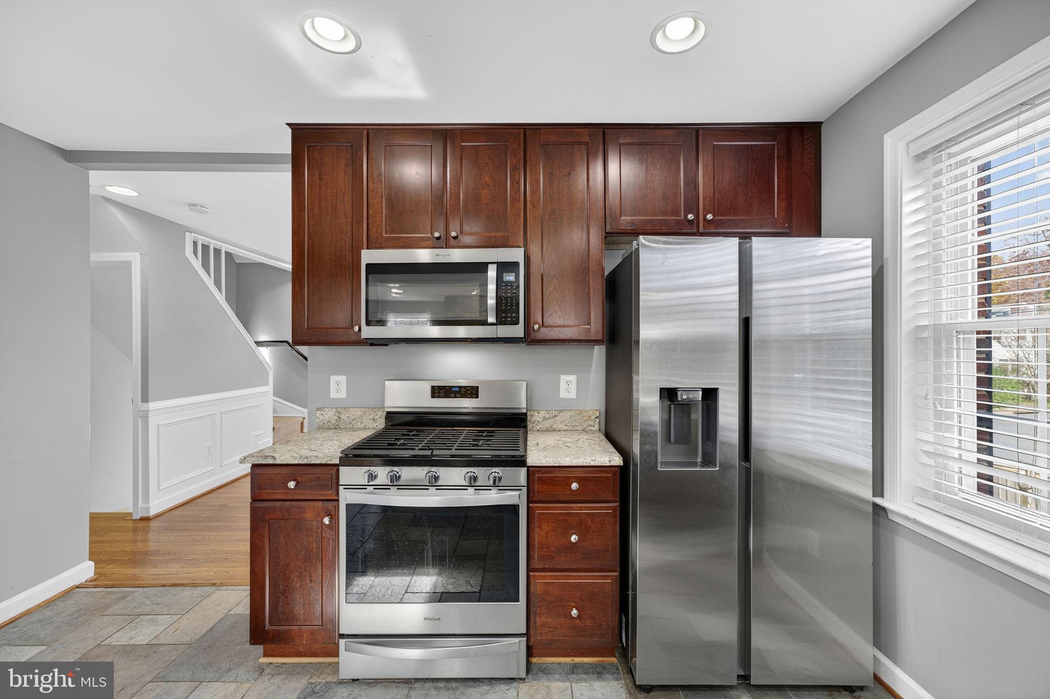 COUNTRY CLUB - Residential