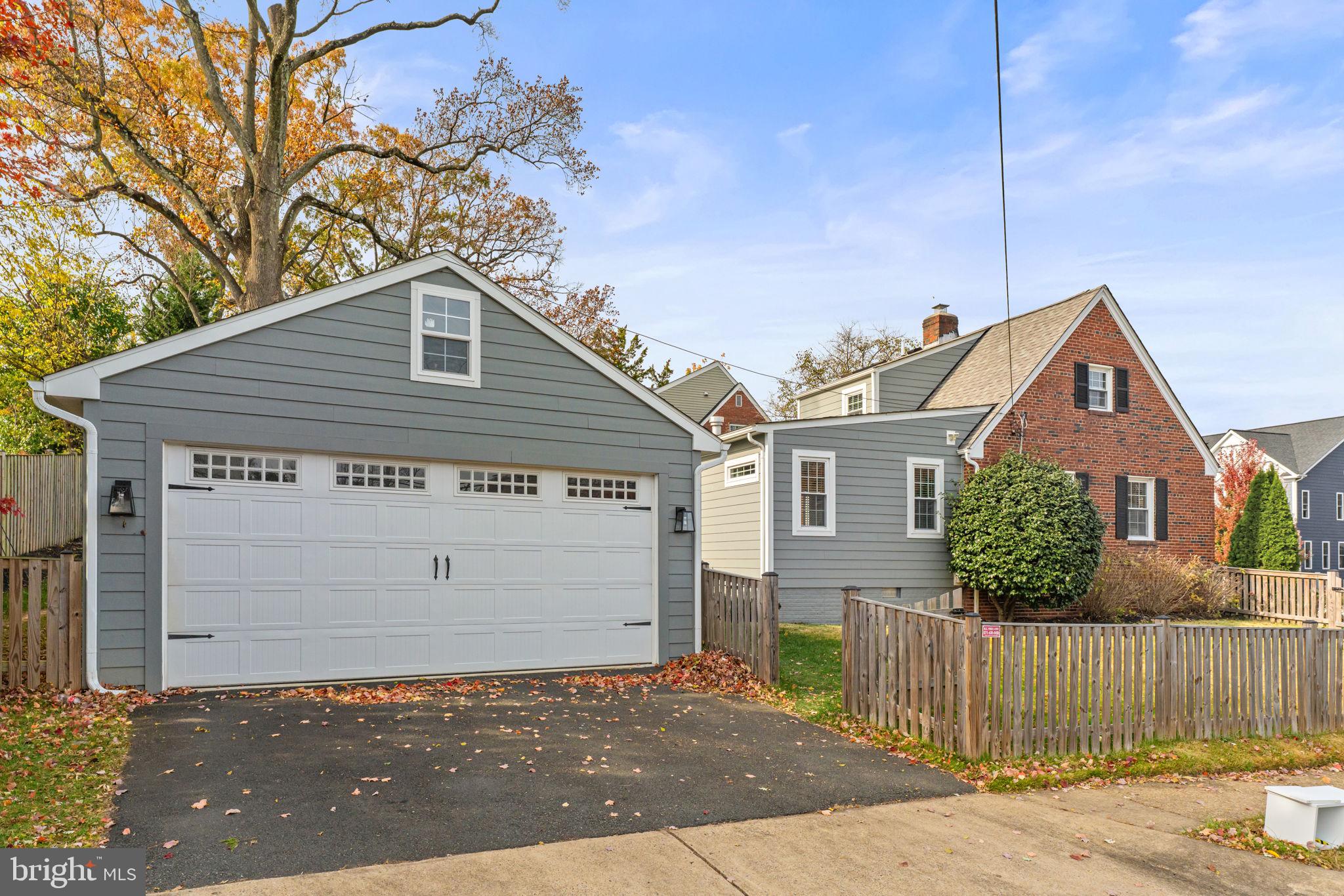 COUNTRY CLUB - Residential