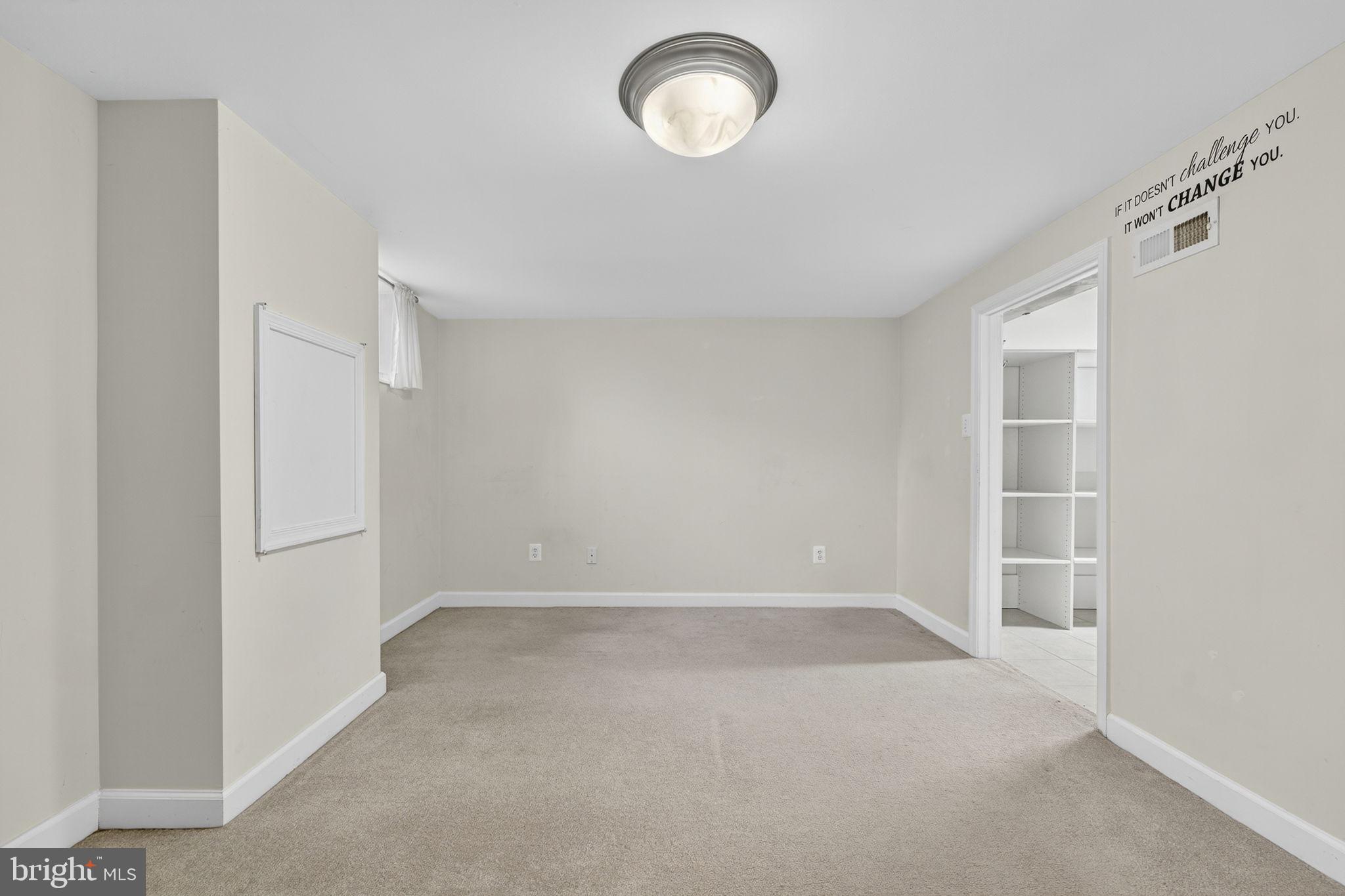 COUNTRY CLUB - Residential