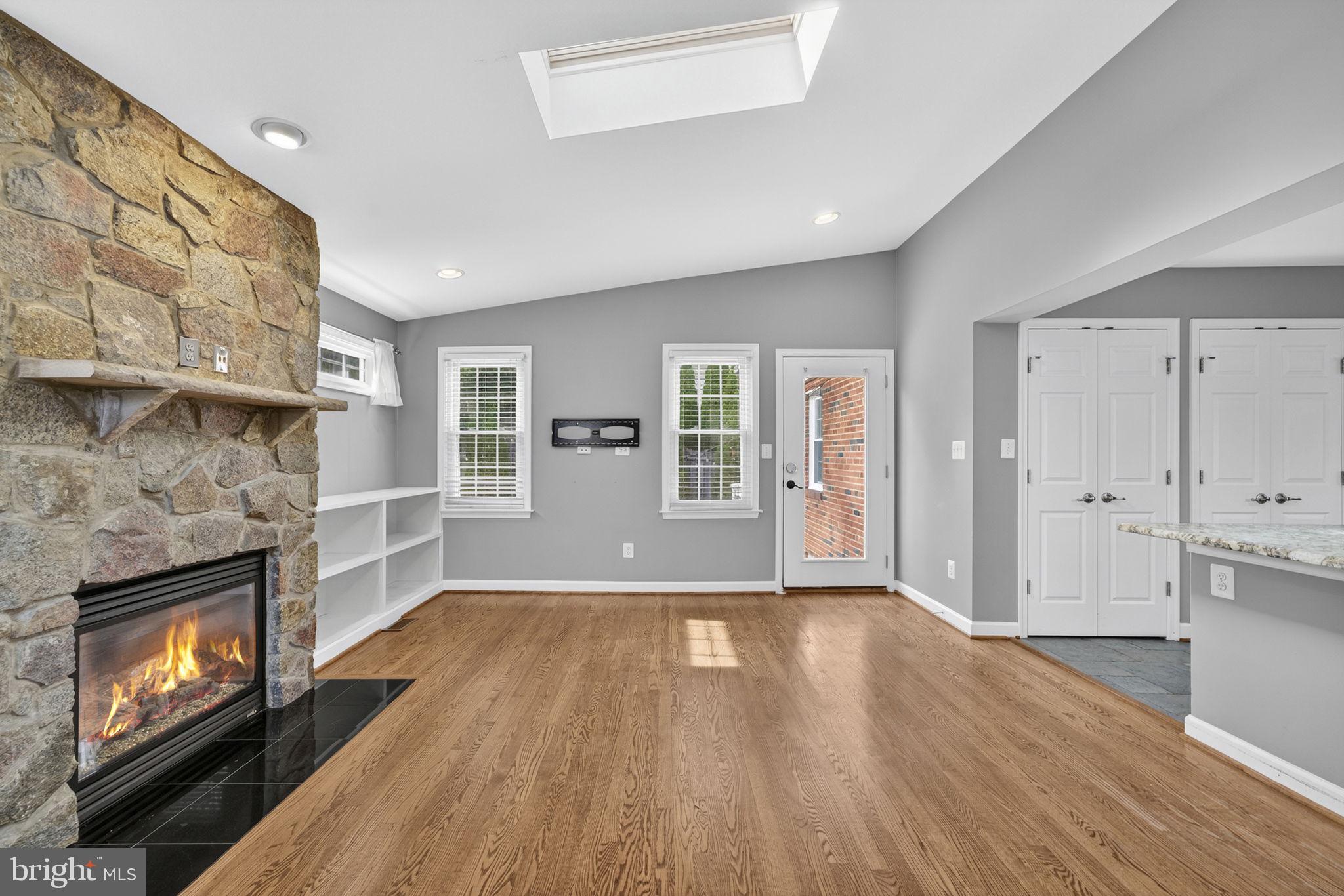 COUNTRY CLUB - Residential