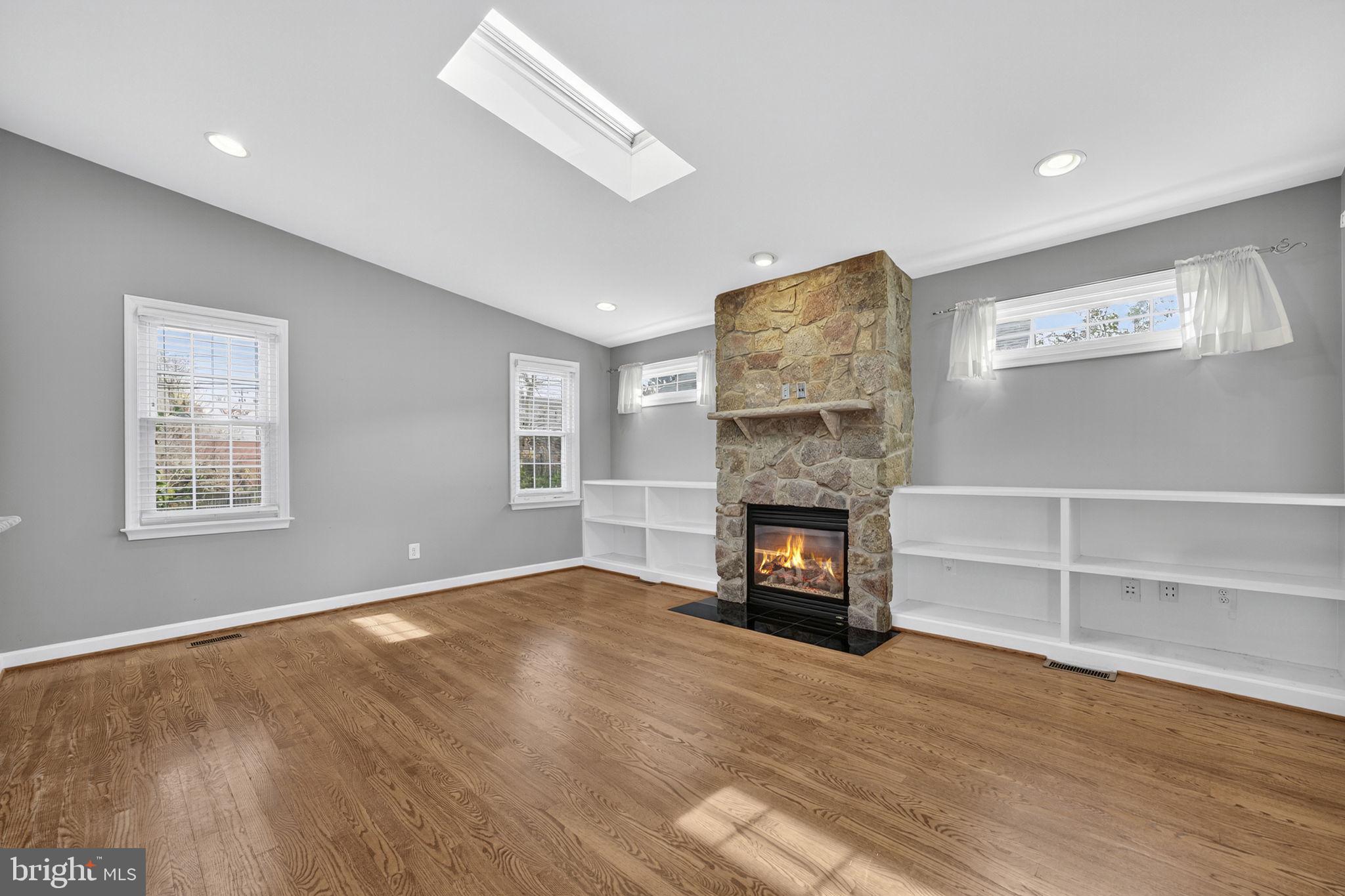 COUNTRY CLUB - Residential