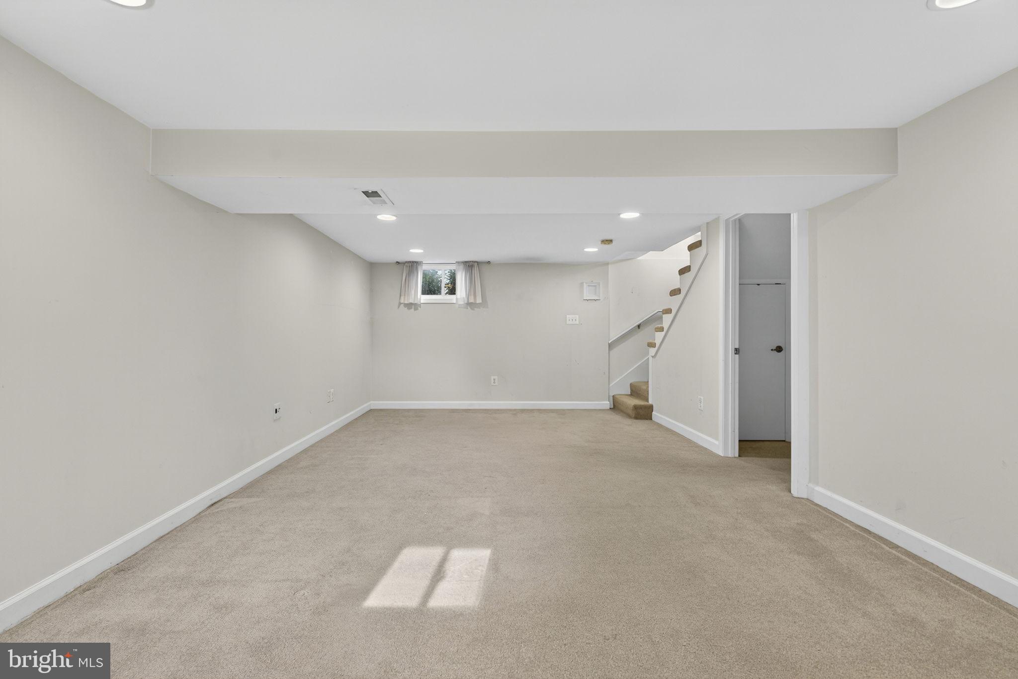 COUNTRY CLUB - Residential