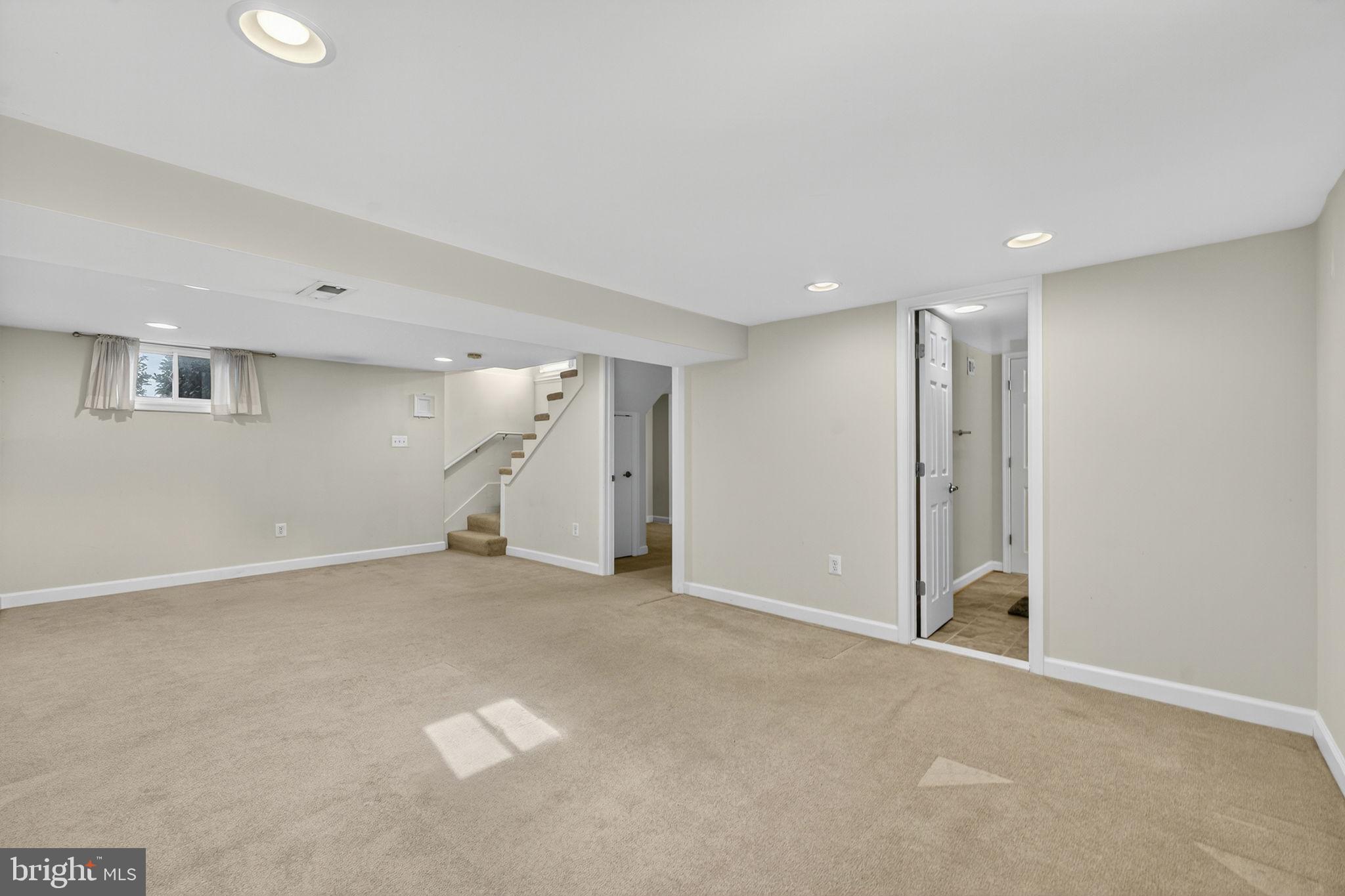 COUNTRY CLUB - Residential