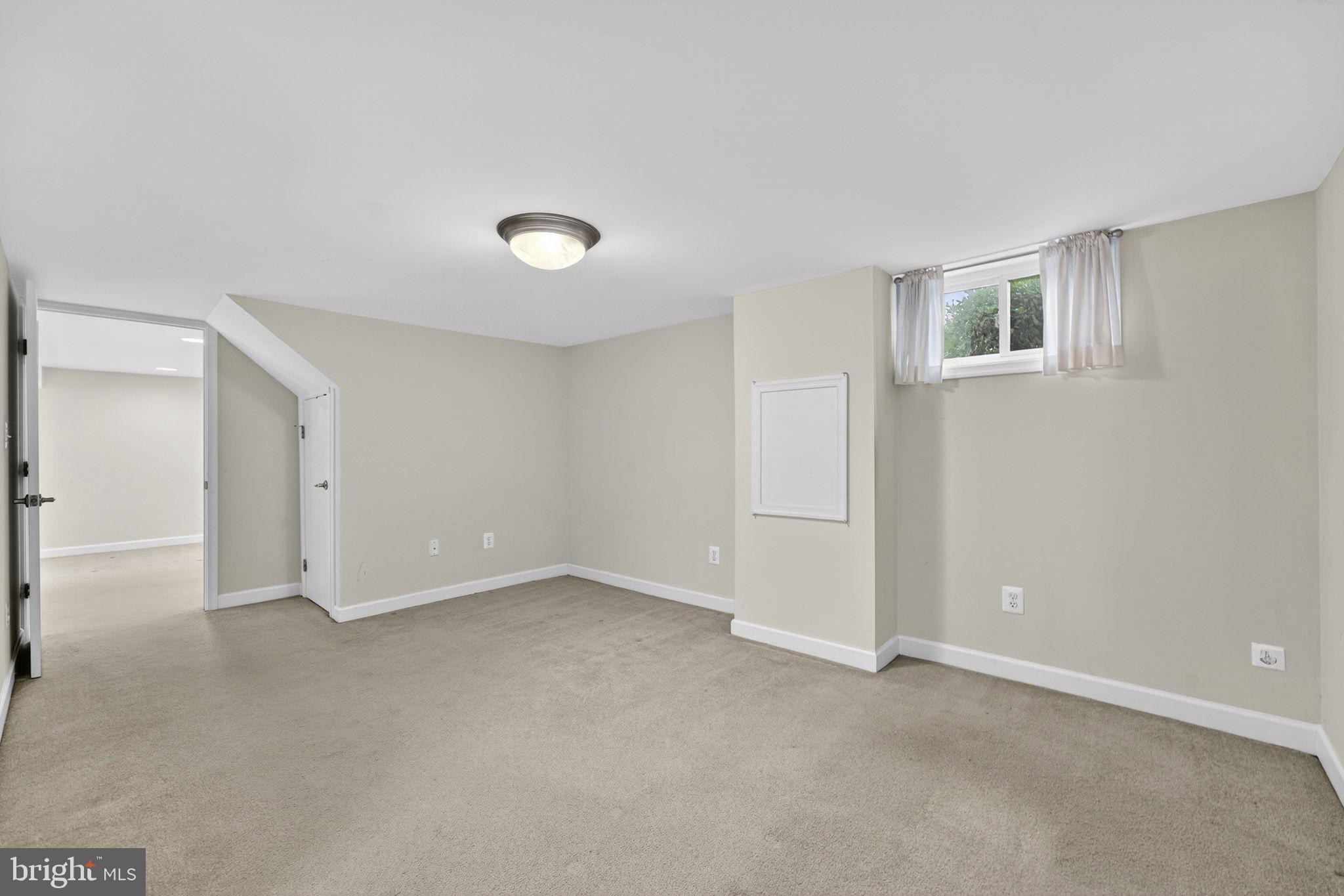 COUNTRY CLUB - Residential