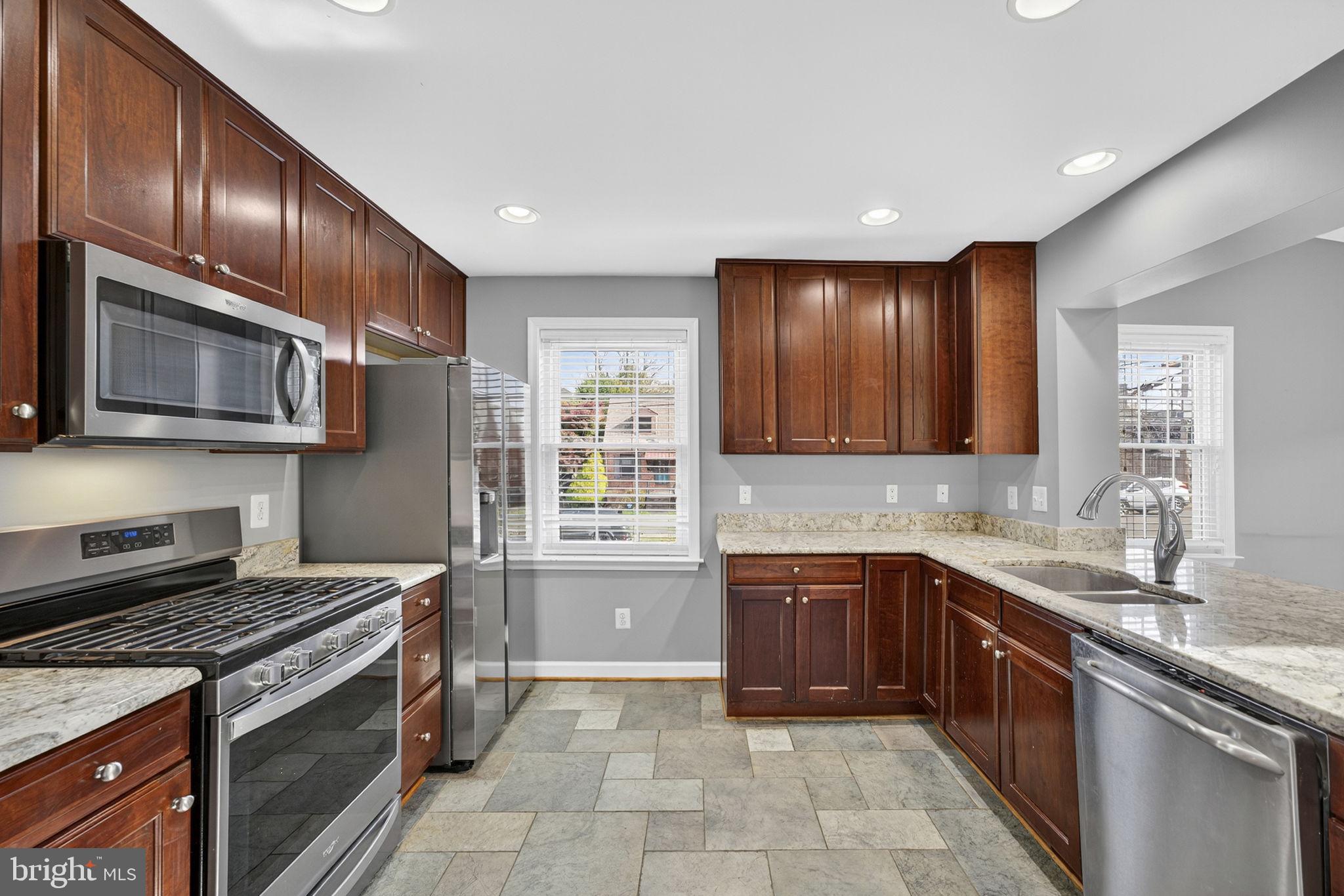 COUNTRY CLUB - Residential