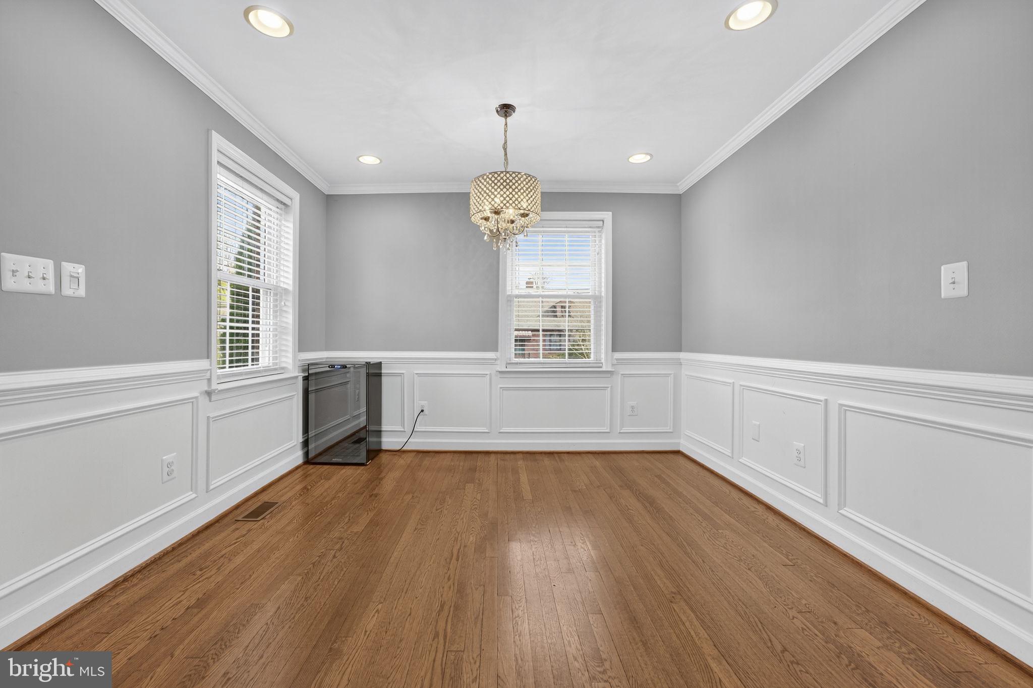 COUNTRY CLUB - Residential