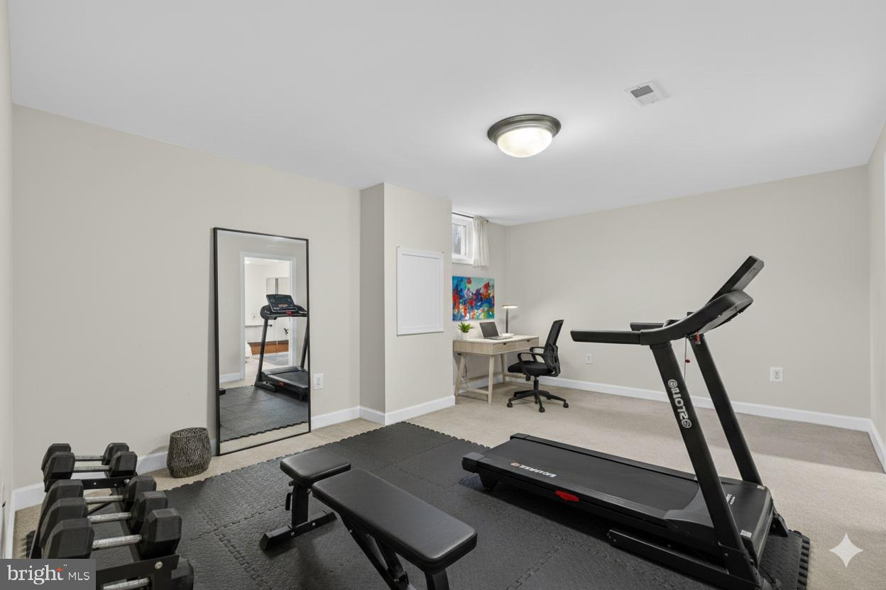 COUNTRY CLUB - Residential