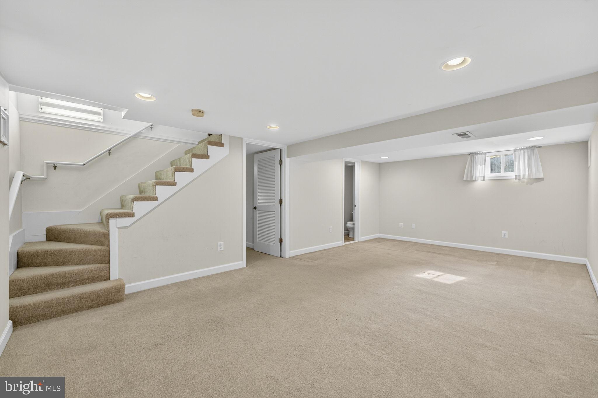 COUNTRY CLUB - Residential