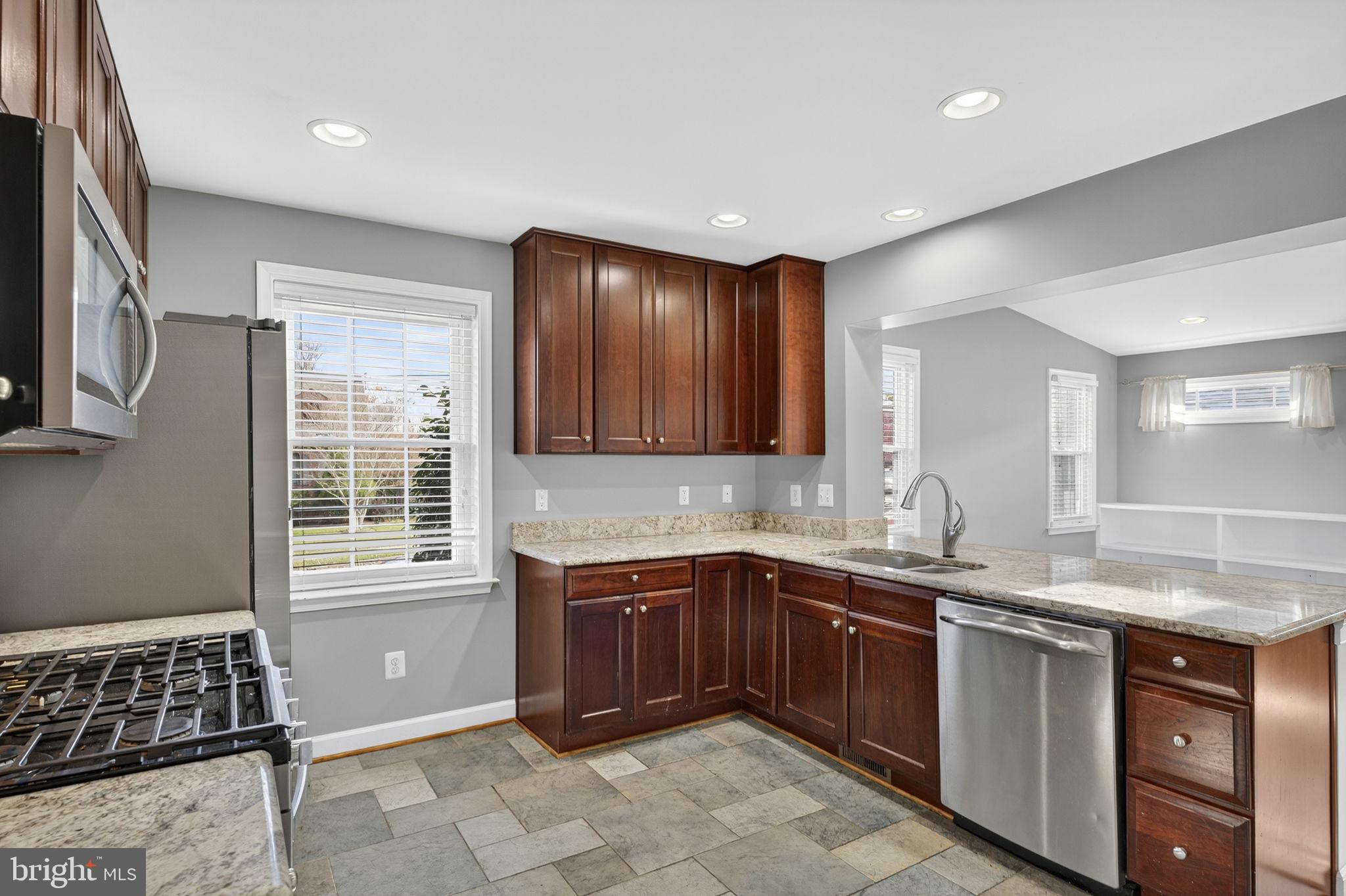 COUNTRY CLUB - Residential