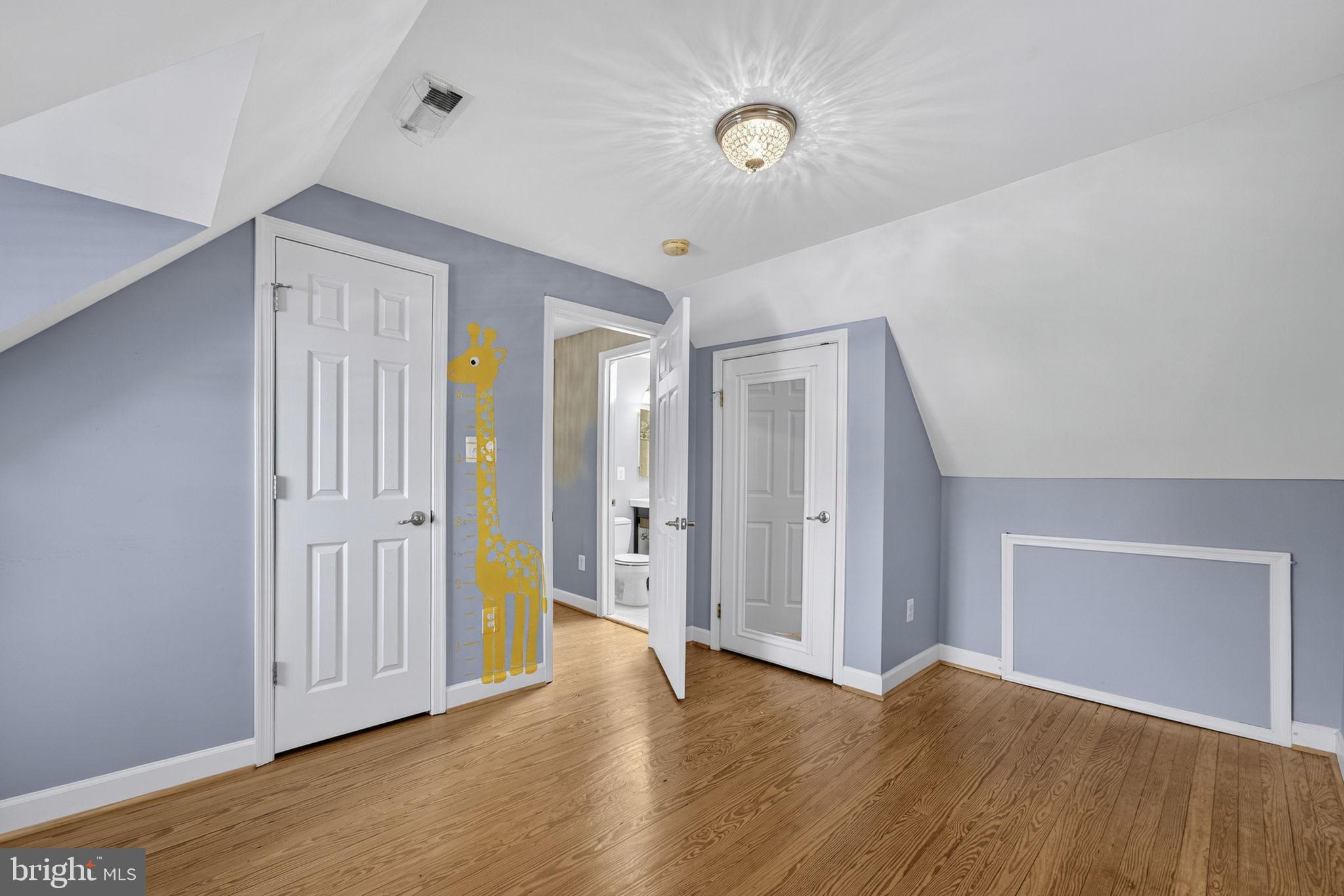 COUNTRY CLUB - Residential