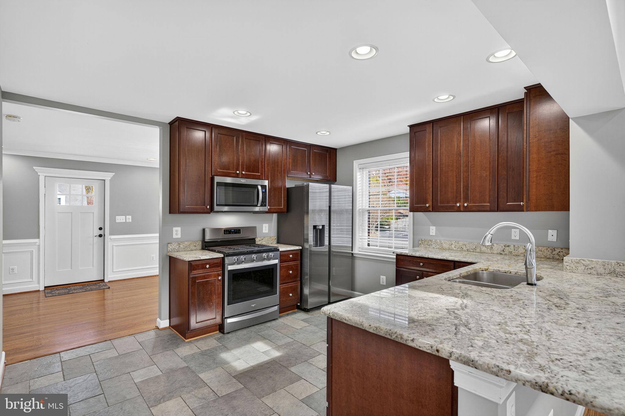 COUNTRY CLUB - Residential