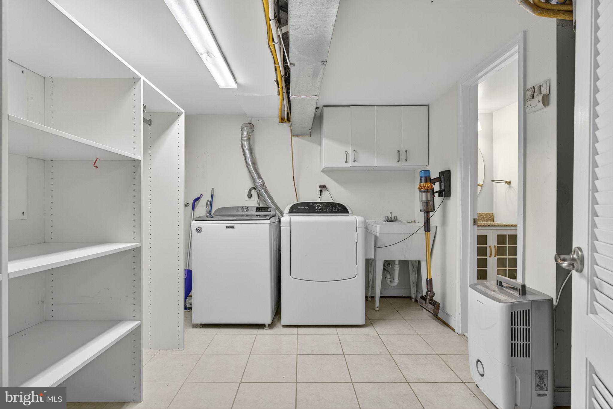 COUNTRY CLUB - Residential