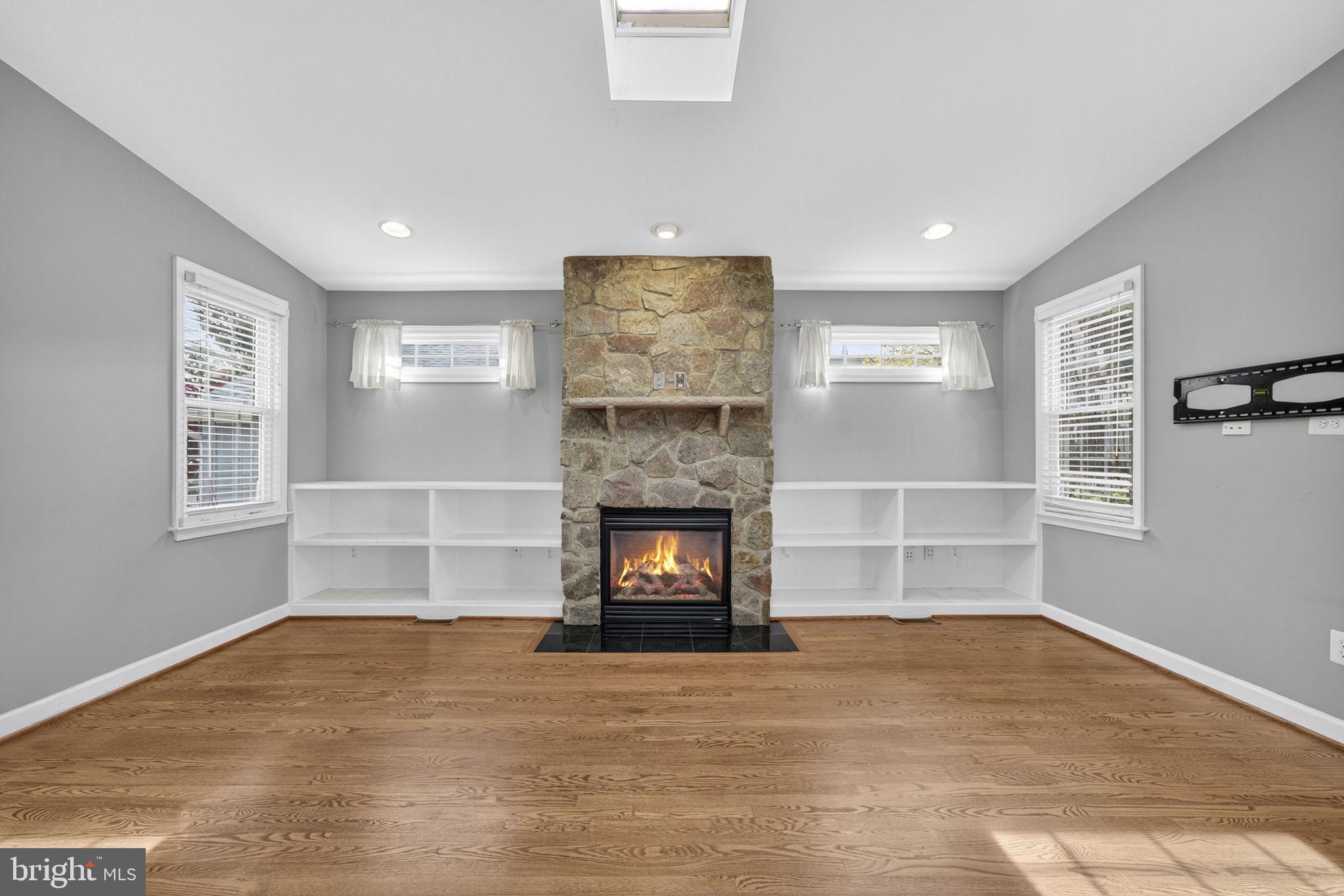 COUNTRY CLUB - Residential