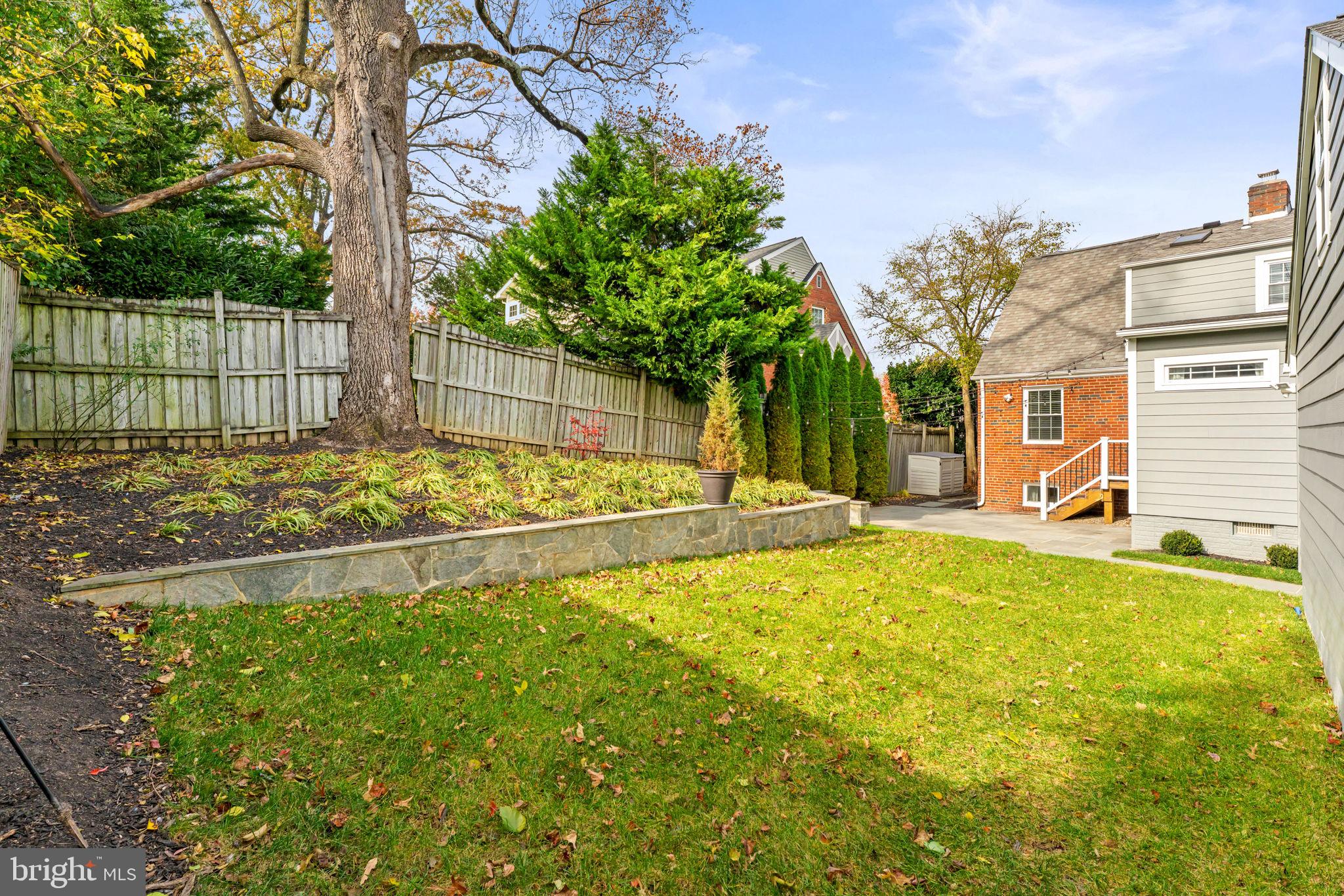 COUNTRY CLUB - Residential