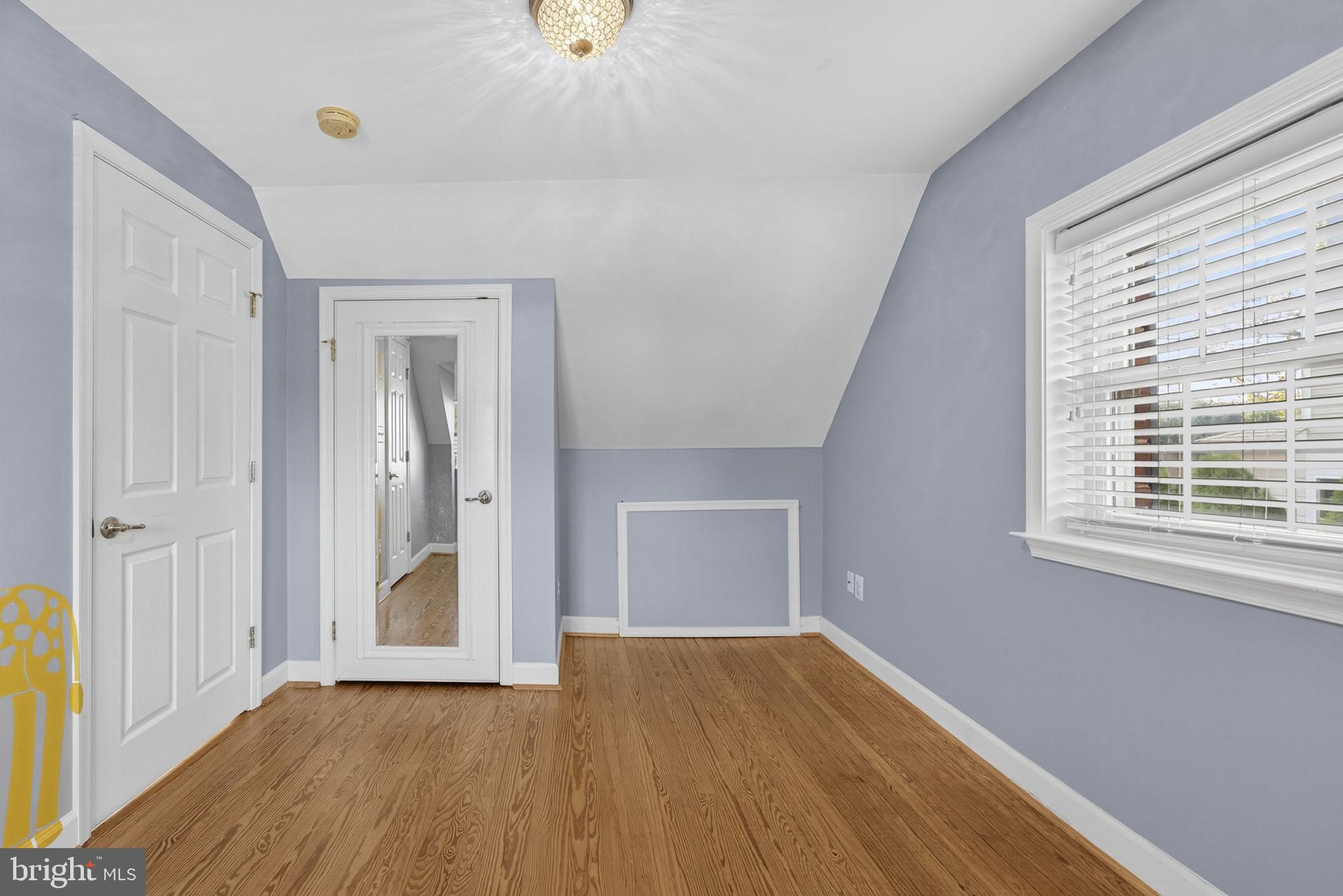 COUNTRY CLUB - Residential