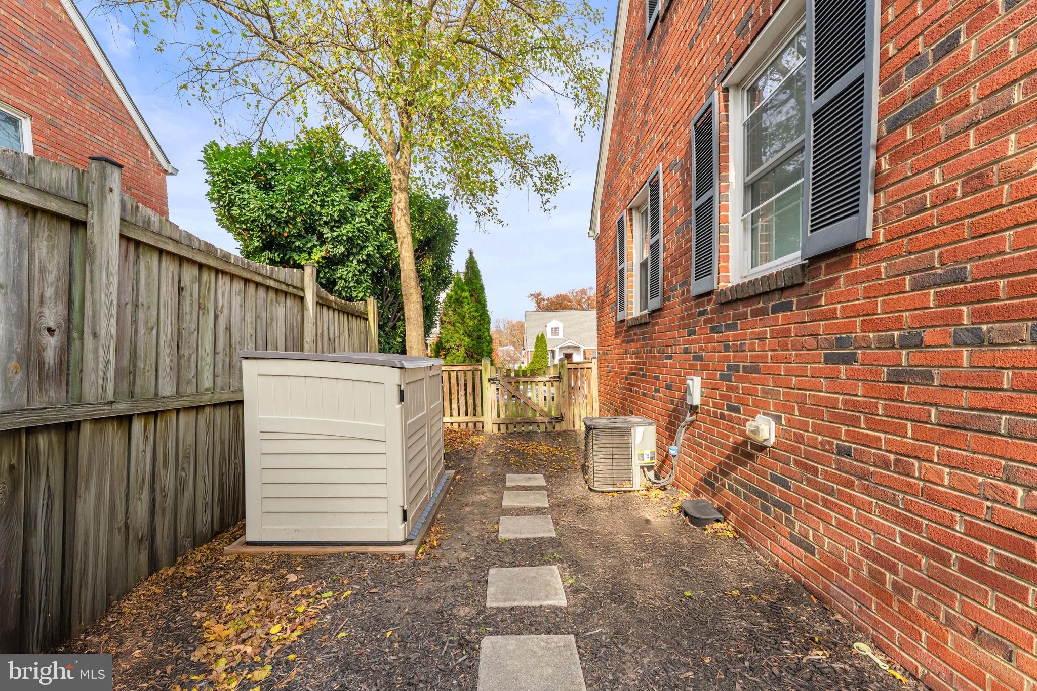 COUNTRY CLUB - Residential