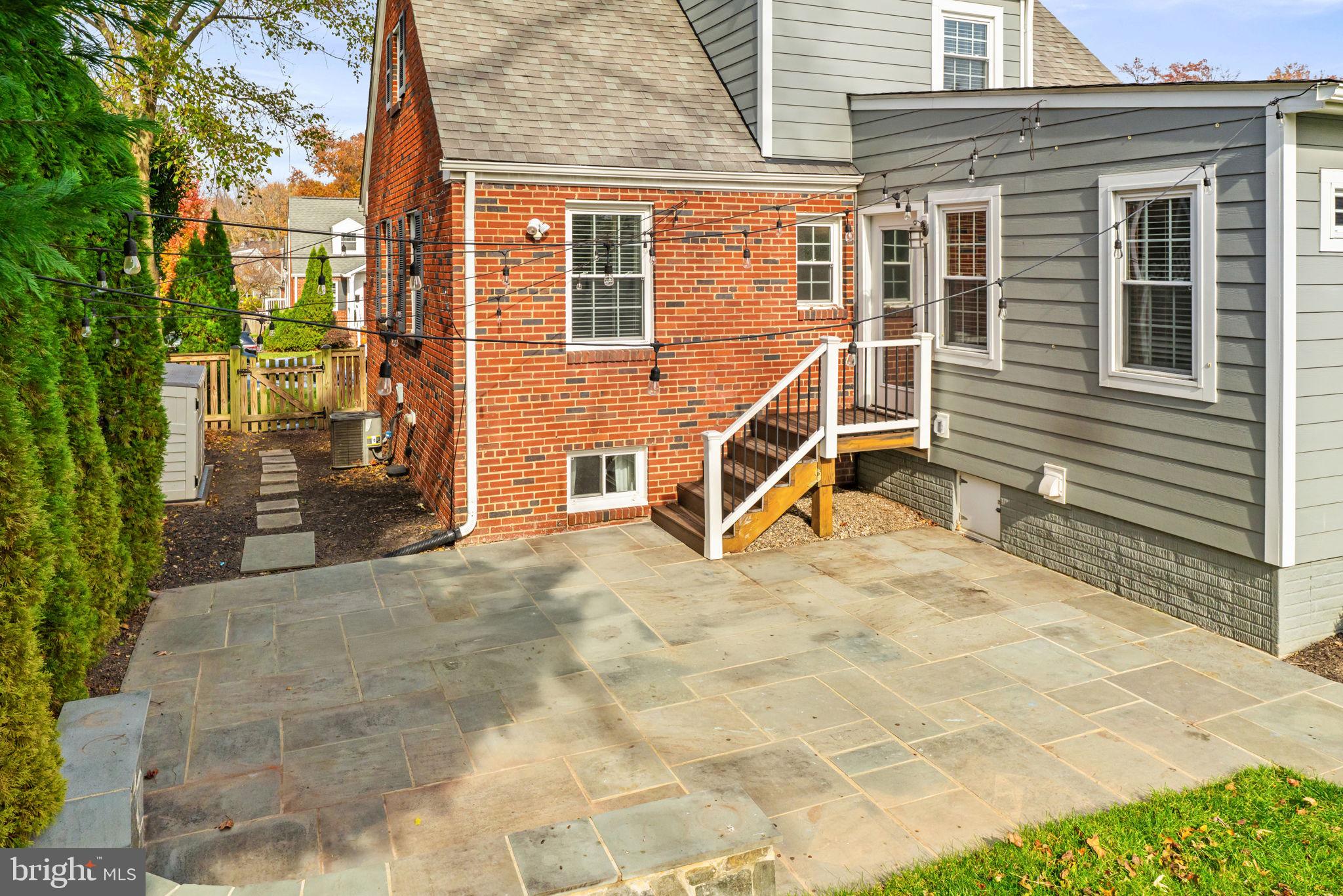 COUNTRY CLUB - Residential