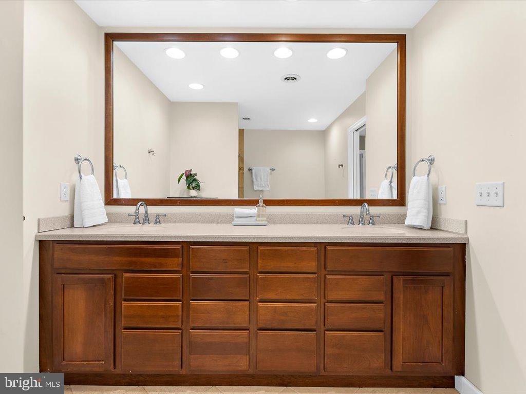 SOUTHWOODS - Residential