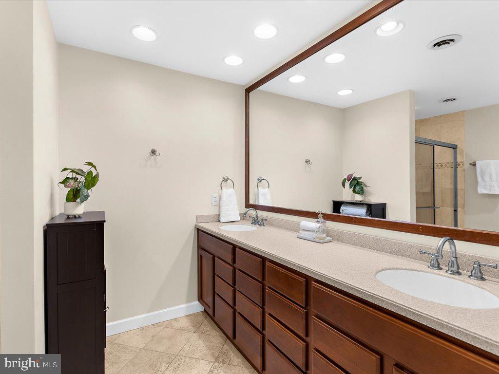 SOUTHWOODS - Residential