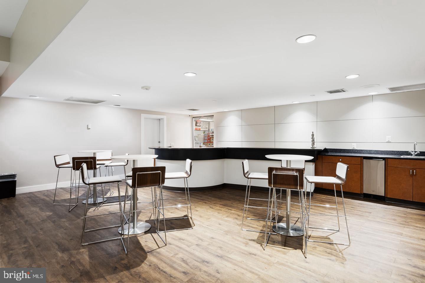 TWENTY-ONE - Residential