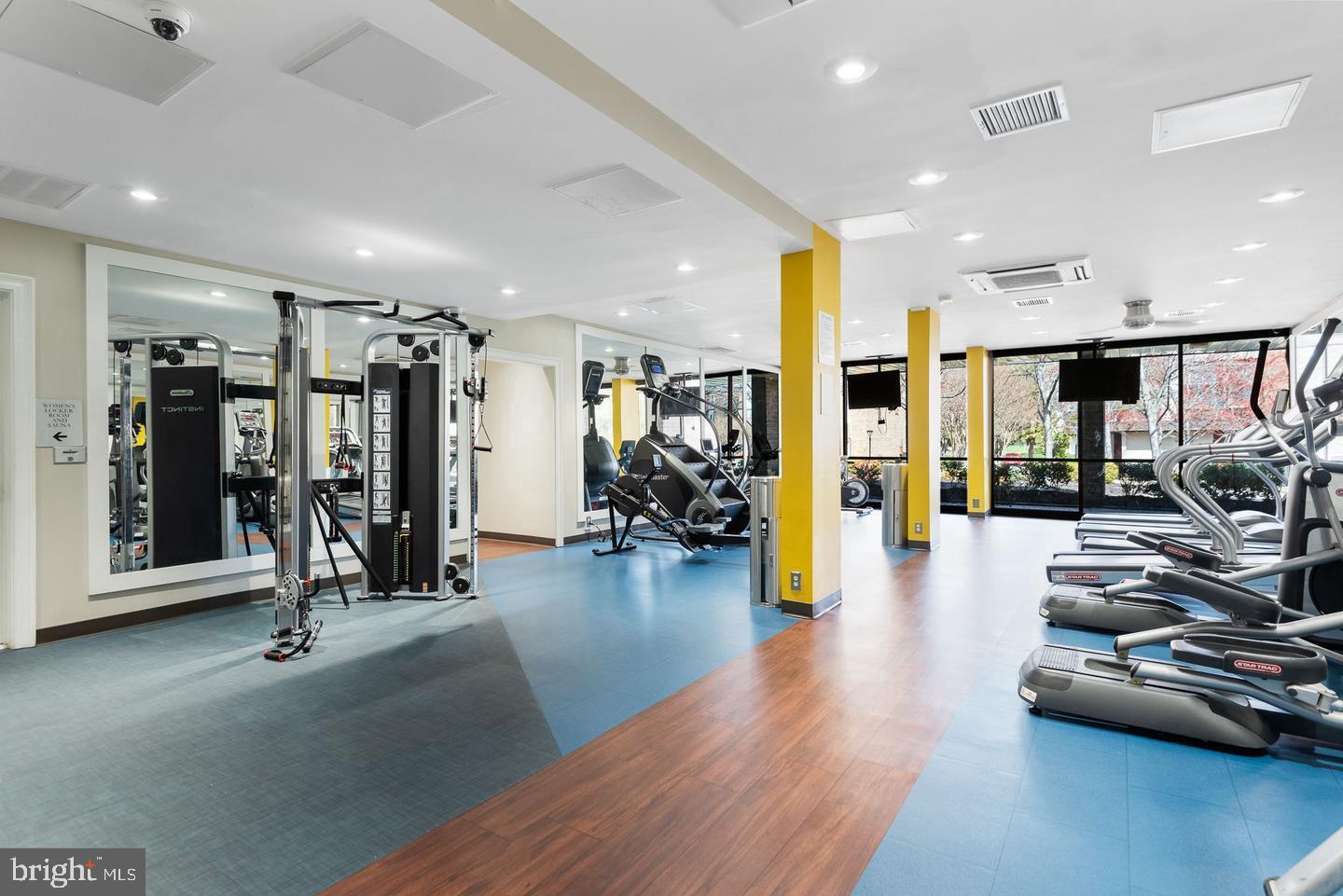 TWENTY-ONE - Residential