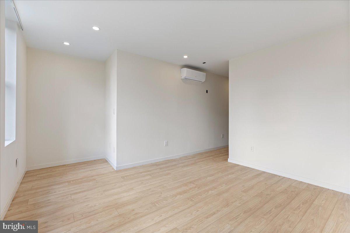 UNIVERSITY CITY - Residential Lease