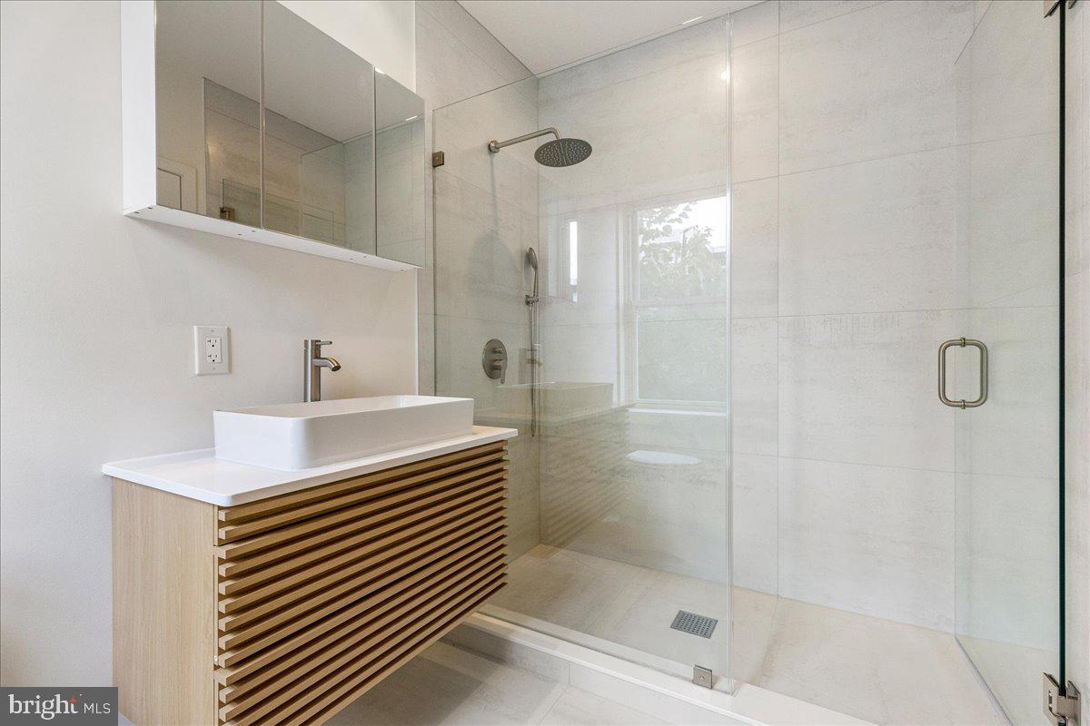 UNIVERSITY CITY - Residential Lease