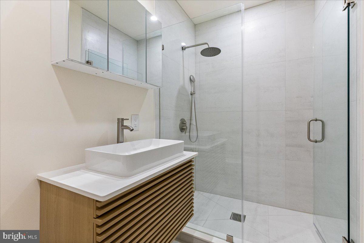 UNIVERSITY CITY - Residential Lease