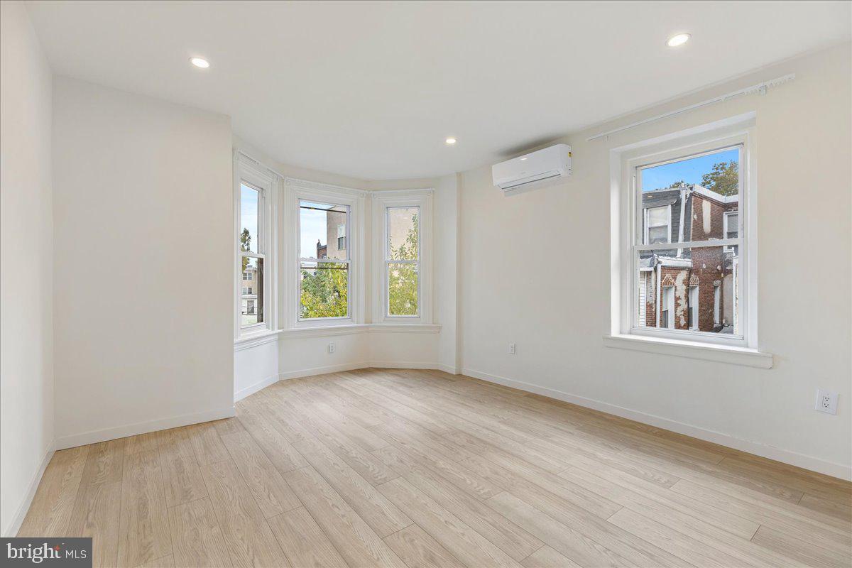 UNIVERSITY CITY - Residential Lease