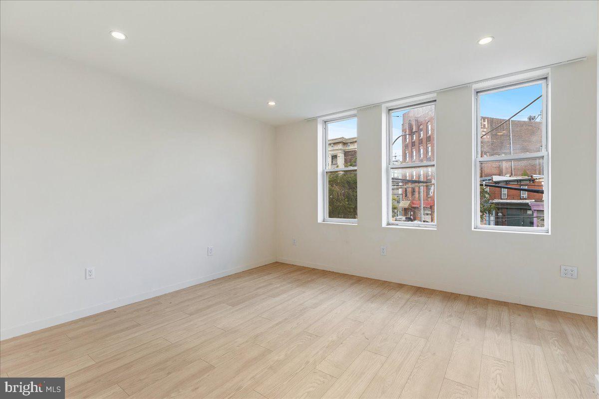 UNIVERSITY CITY - Residential Lease