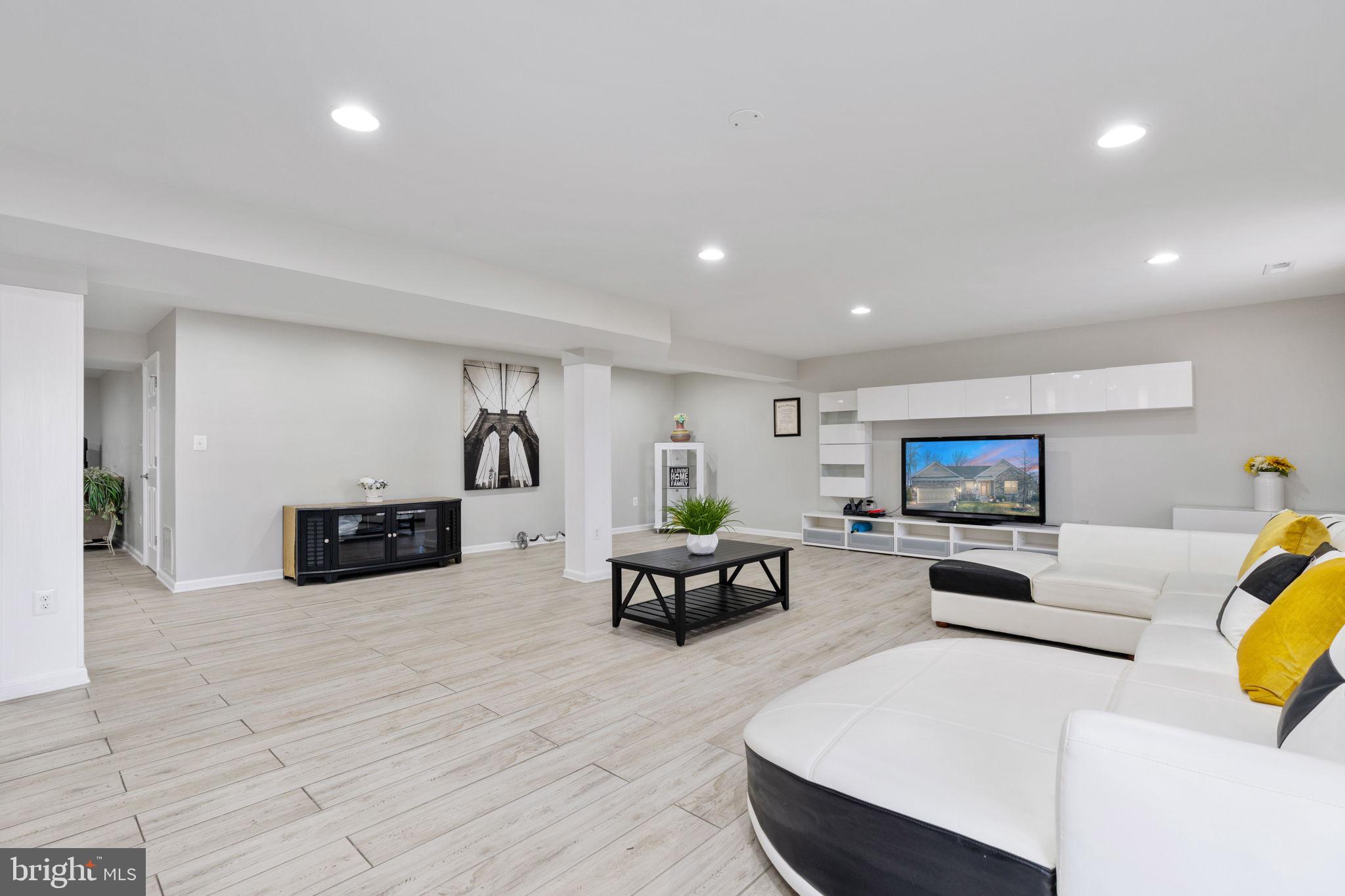 EAGLES POINTE WEST - Residential