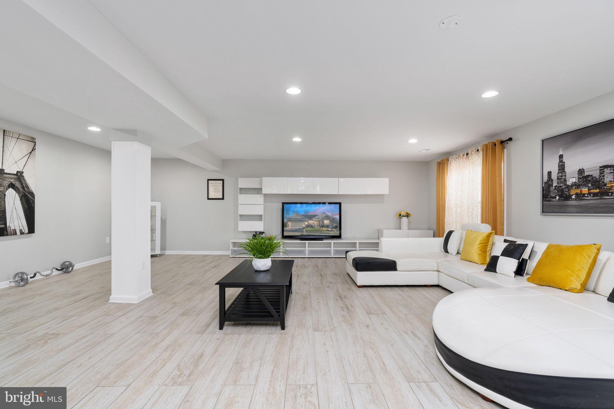 EAGLES POINTE WEST - Residential