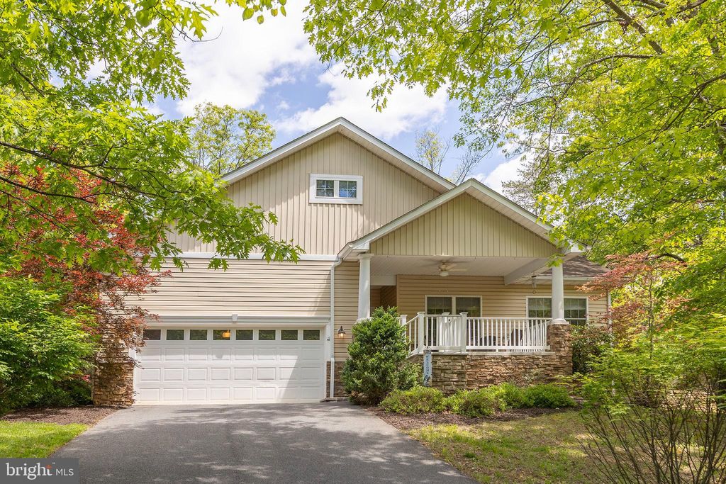 Photo of 107 Sunset Circle, CROSS JUNCTION, VA 22625 (MLS # VAFV2041380)